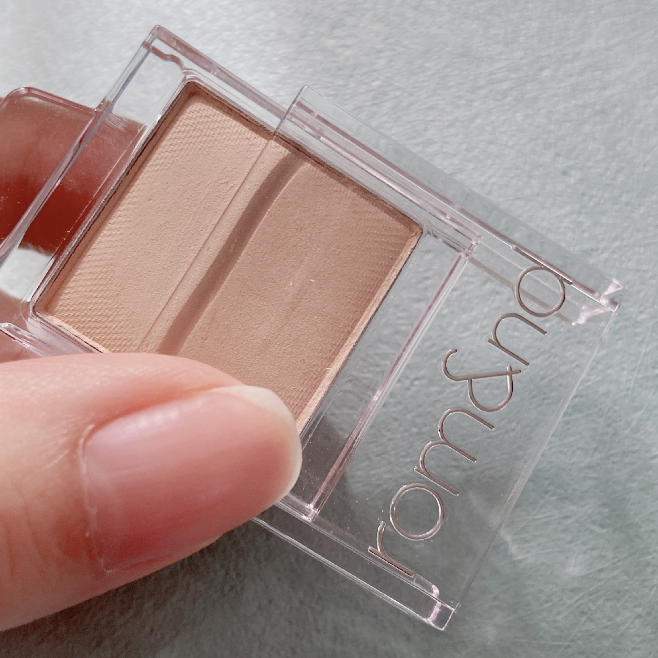 スライドインシングル/rom&nd/単色アイシャドウを使ったクチコミ（2枚目）