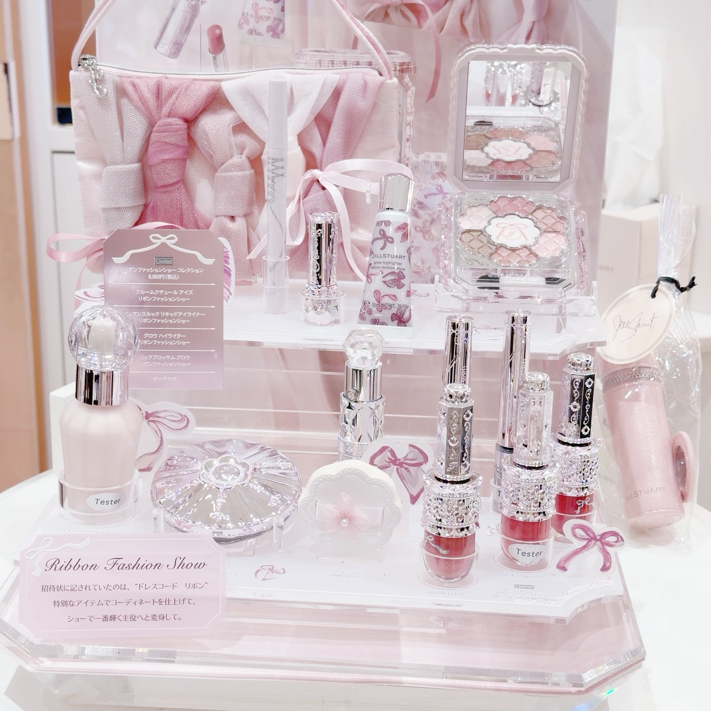 本日発売のJILLSTUARTクリスマスコフレ🎀💭
受け取ったらすぐ撮影する！待っててね💓🪽

#新作コスメ#プチプラコスメ#美容垢#美容オタク#コスメオタク#美容マニア#コスメ#コスメ紹介#コスメレビュー#コスメ好き#コスメ好きさ