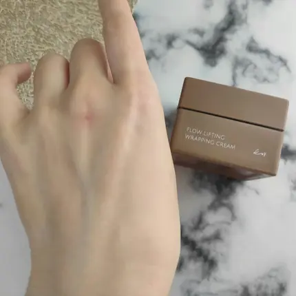 フローリフティングラッピングクリーム/koy/フェイスクリームを使ったクチコミ(4枚目)