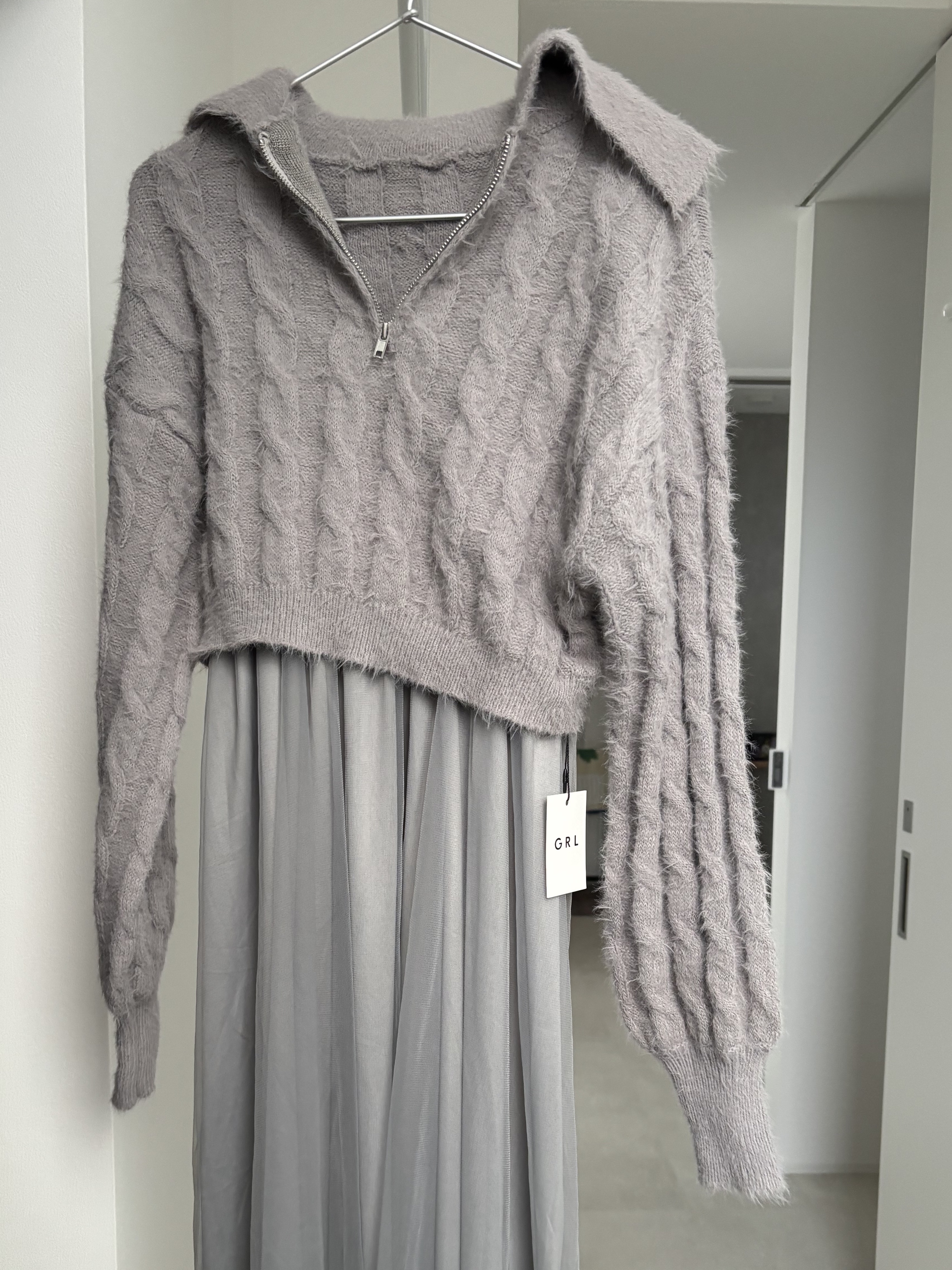 GRL♡♡
シャギーニットジップトップス×
チュールワンピースセットアップ[tt019]

カラー :グレー
サイズ :F
価格 :¥3,999(税込)


大好きな#苺鈴 ちゃんが、よくGRLのお洋服やbag、靴などを紹介していて、GRL