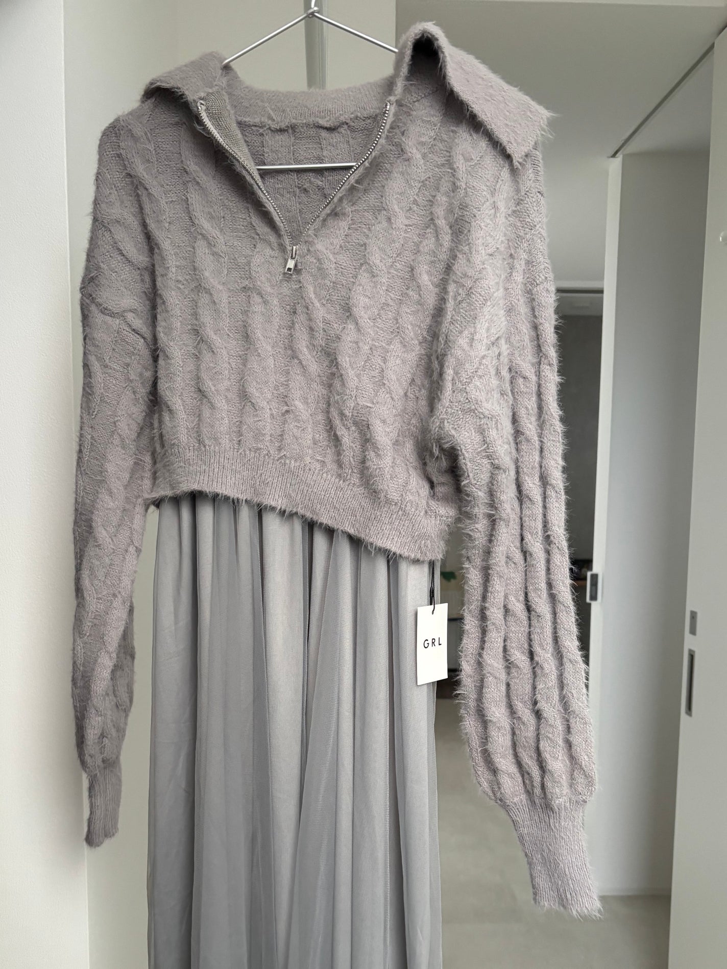 ぷぅぴぃ《紫コス部💜💗》 on LIPS 「GRL♡♡シャギーニットジップトップス×チュールワンピースセッ..」(1枚目)