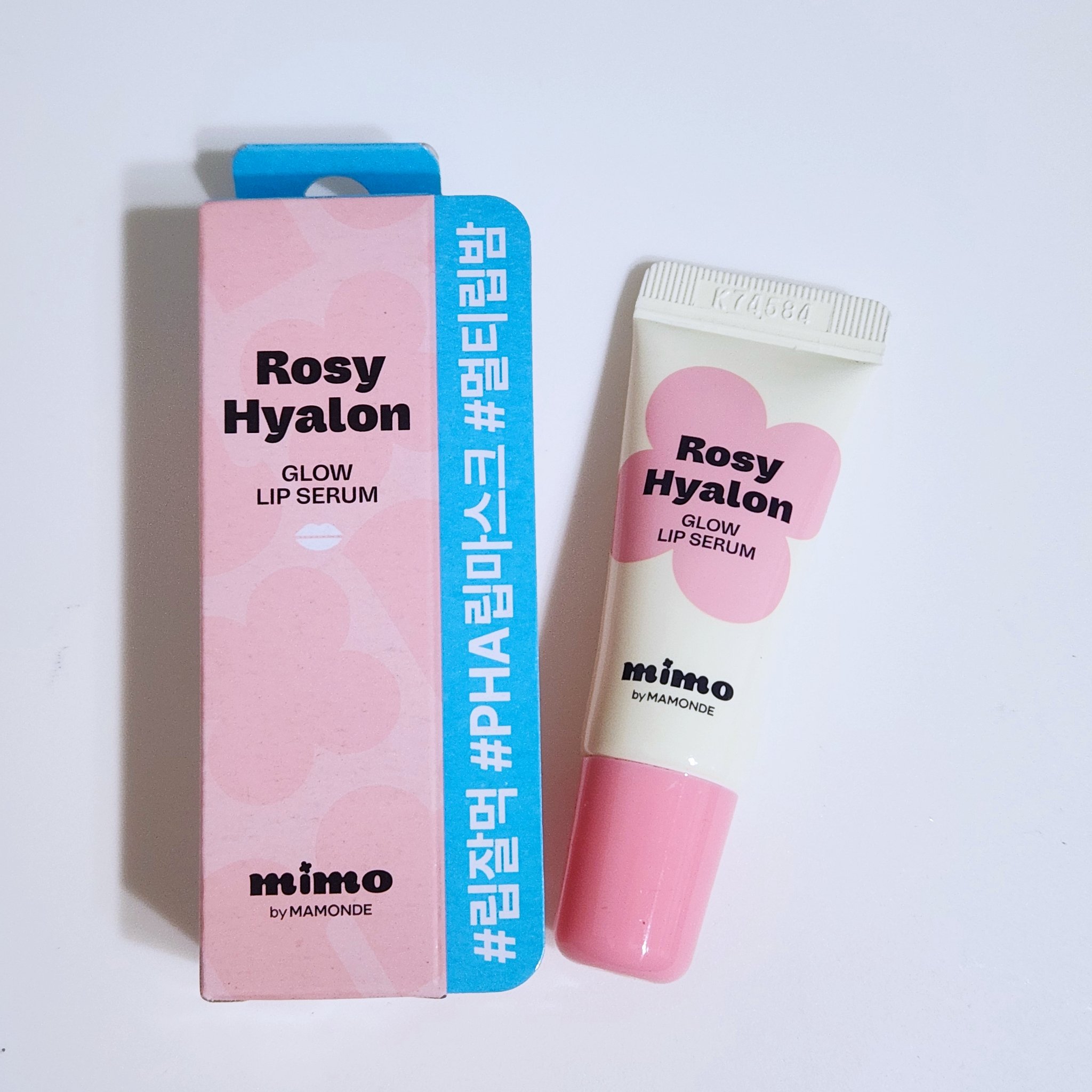 【mimo】グロウリップセラム

韓国DAISOに売ってる
mimo by mamondeの新作🩷
グロウリップセラム！

ベタつかない塗り心地が良くて好き🥳
あたしは夜寝る前に塗ってて
朝までしっとりが続くよ！

PHA配合だからザラ