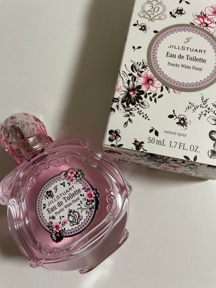 JILL STUART ジルスチュアート ピーチー ホワイトフローラル オードトワレのクチコミ「JILL STUARTジルスチュアート ピーチー ホワイトフローラル オードトワレ
昔出てた.....」(1枚目)