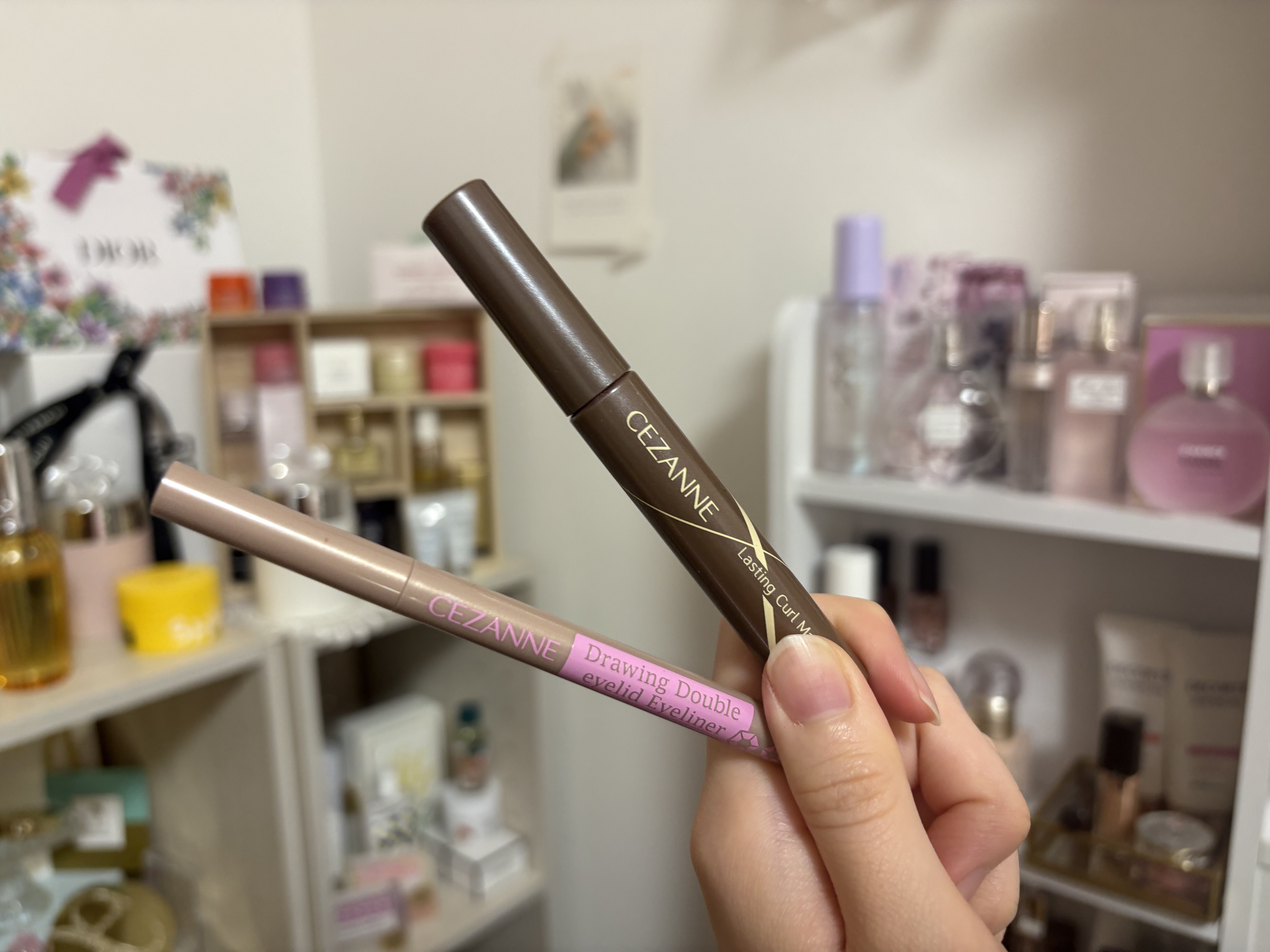 大好きなセザンヌ2選！

涙袋メイクに必ず必要な描く二重ライナー！
ないと困ります…涙袋が全然違う🥹

耐久カールマスカラは¥638とコスパが良く、しっかりとまつげを持ち上げてくれて、下がらないので気に入っています！
#セザンヌ
#マスカ