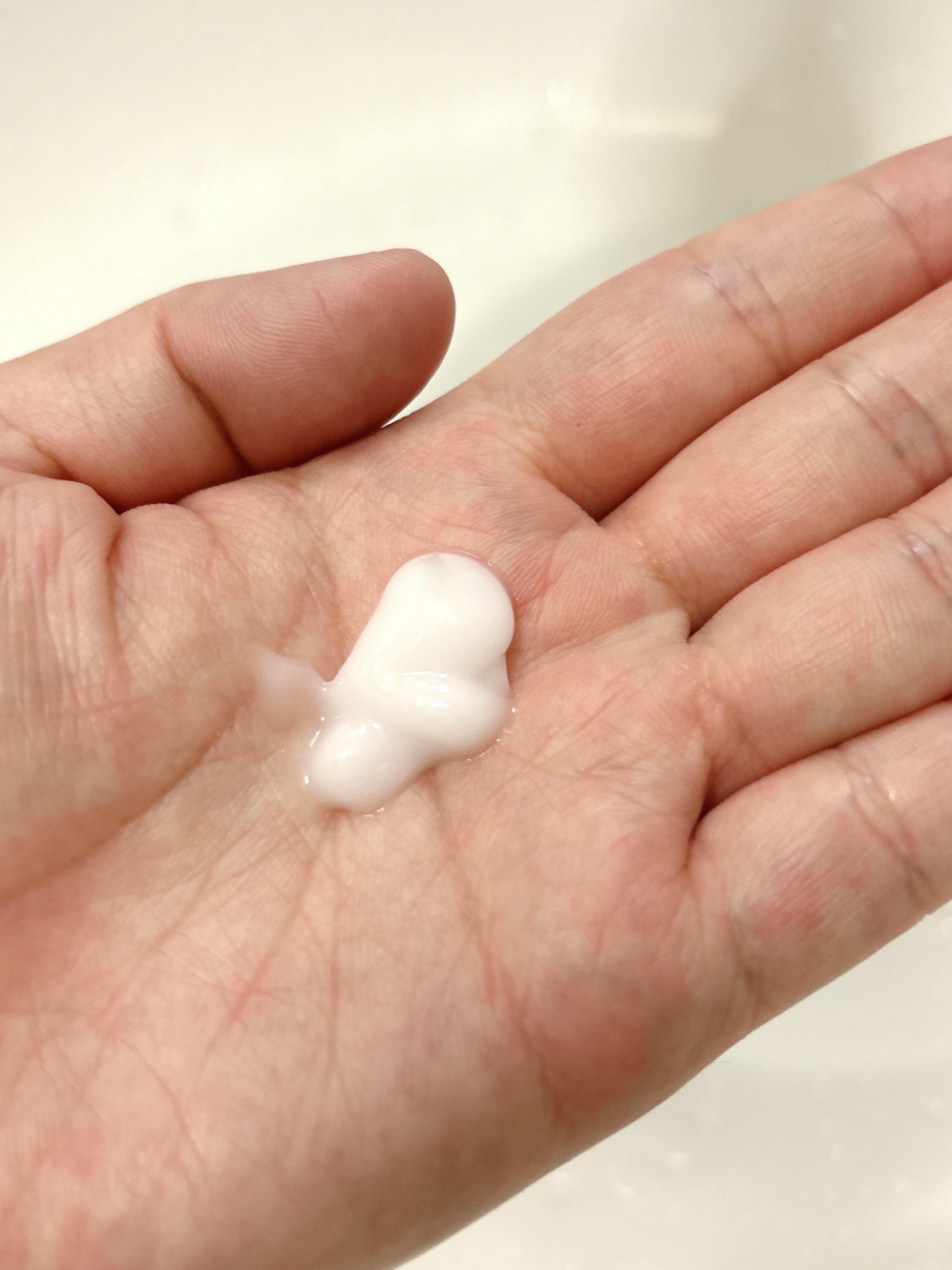 パフュームボディローション リリィムスクホワイトティー/TEABLESS/ボディローションを使ったクチコミ（2枚目）