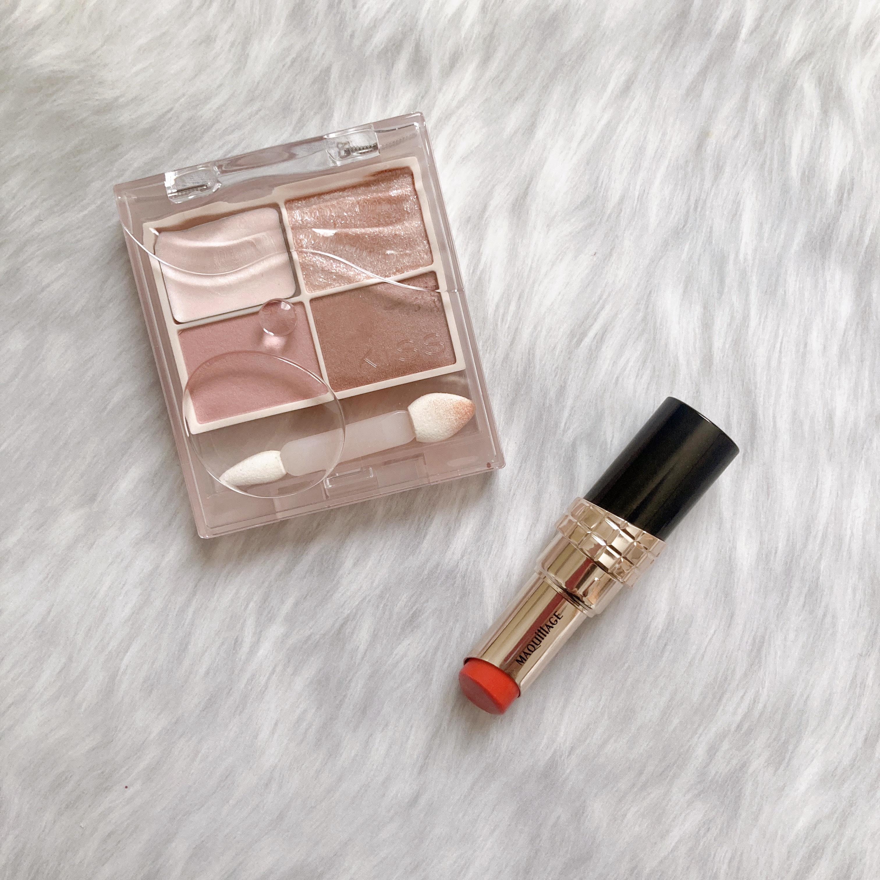 コーラルカラーで血色感メイク♡

KiSSのズームアイポーションとマキアージュのリップでじゅわっと血色感のあるメイクにしました🦩

アイメイクは
・左上を上まぶた全体に広げる
・左下を上まぶた全体と涙袋にのせる
・右下を上下の目のキワに入