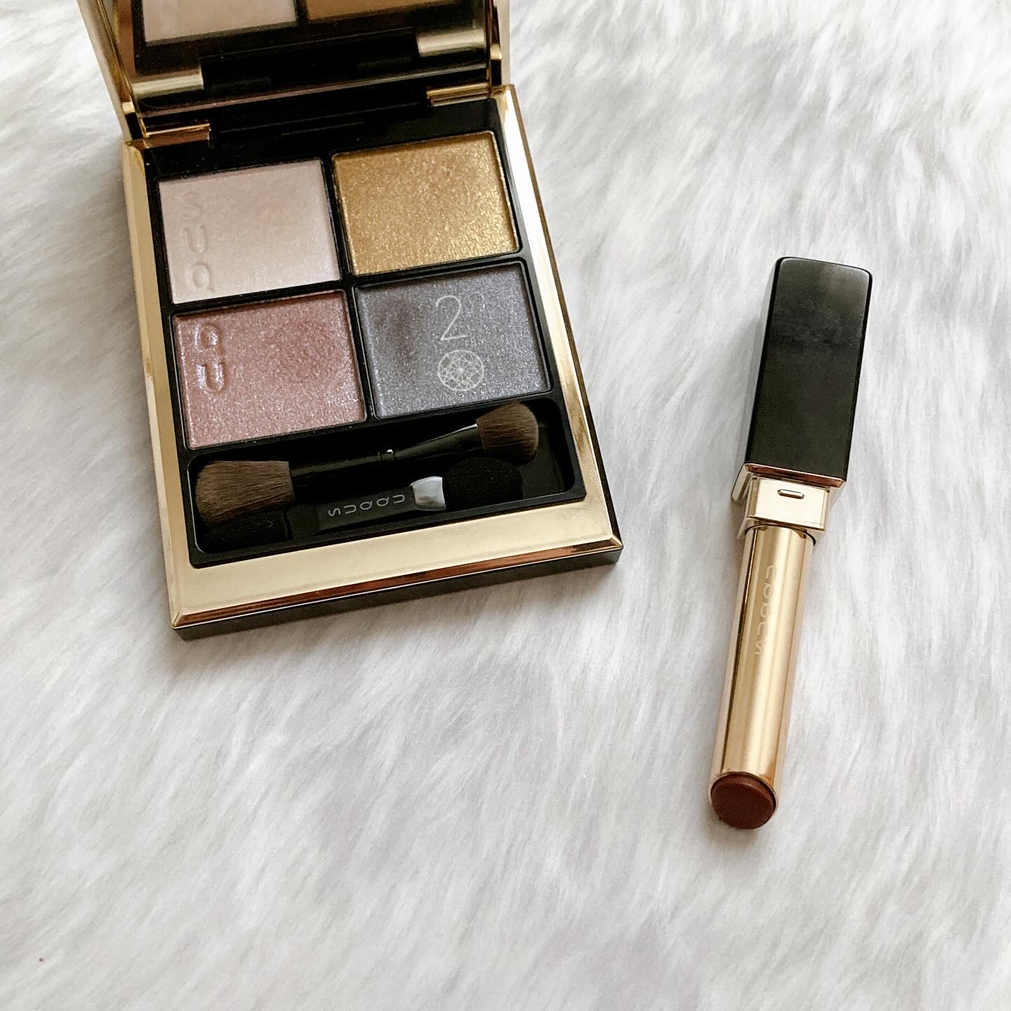 SUQQUの宝石パレットでこなれメイク💎

久しぶりにSUQQUの受注生産アイシャドウでメイクしました✨

アイメイクは
・左上を上まぶた全体に広げる
・左下を二重幅にぼかす
・右下を上の目のキワと下目尻のキワに入れる
・右上を涙袋に入れ