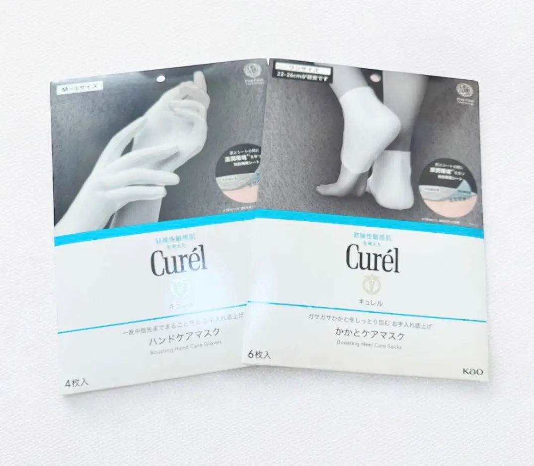 キュレル ハンドケアマスク/かかとケアマスク

おやすみ前にクリームなどをたっぷり塗った後に装着して眠るだけ

クリームを塗った後のべたつきが気になる時も

かかと用は日中も🆗

かかと手と乾燥が気になり出したので夜のお手入れの仕上げに使