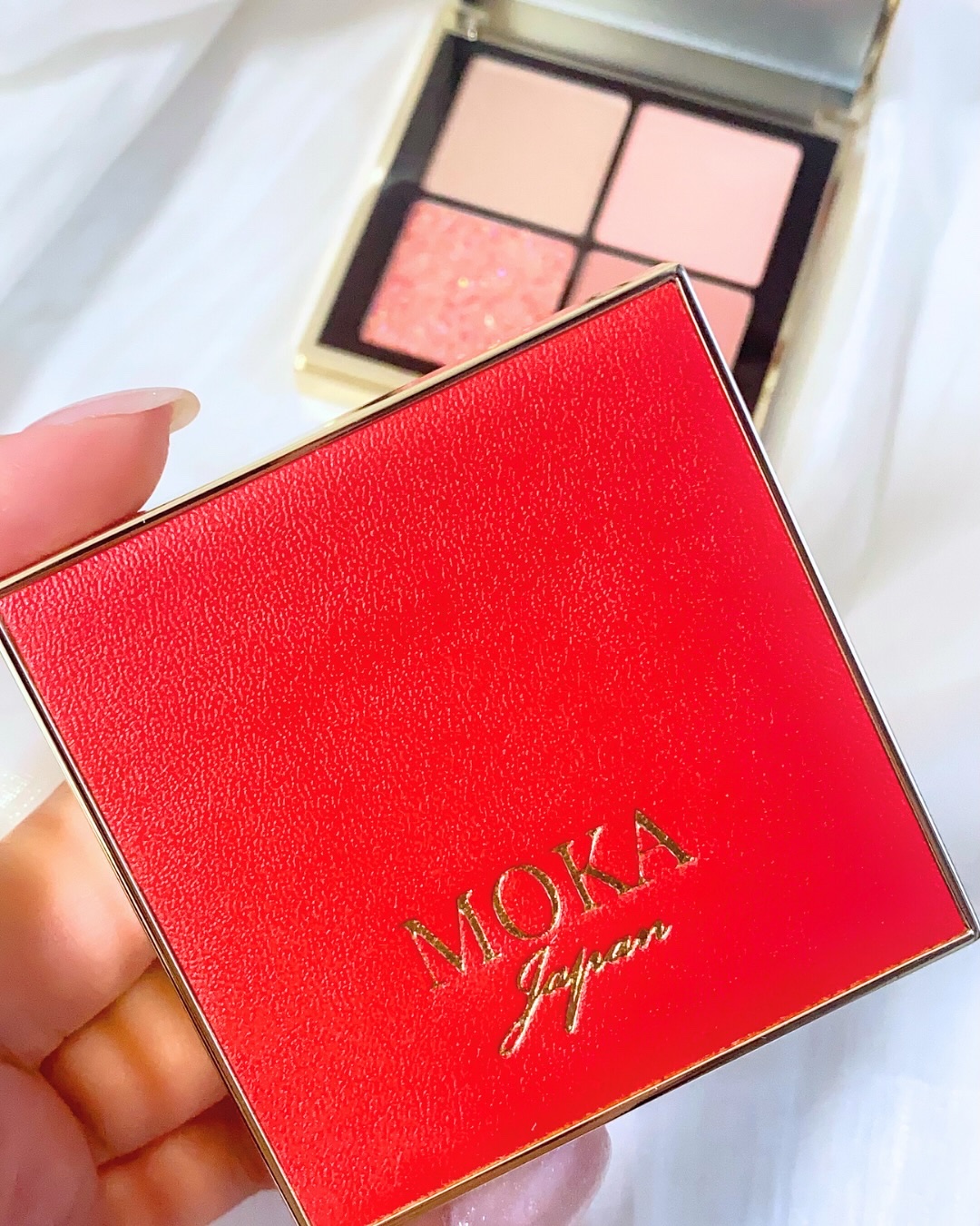 YURI!!! on ICE アイシャドウ 4色セット キャラアニからオリジナルコスメティックとして「ユーリ!!! on ICE