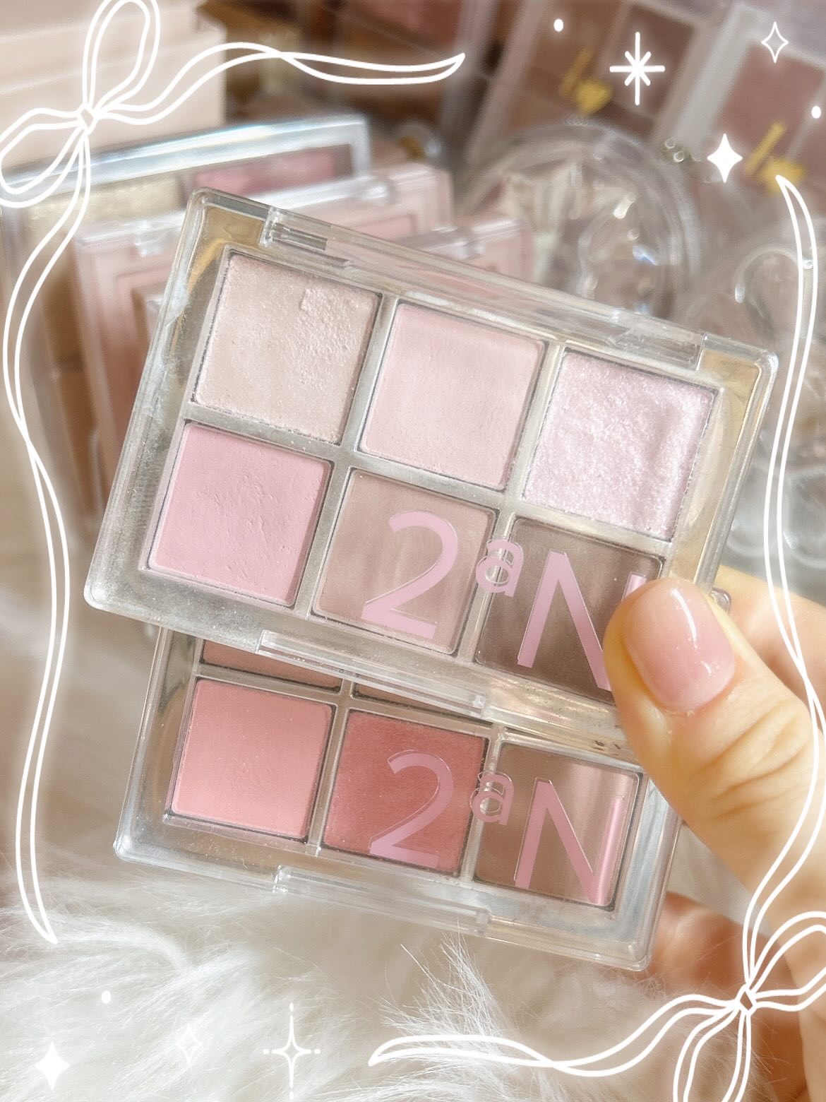 ♡お気に入りコスメたち♡
 ︎︎
最近のお気に入りコスメ教えて〜って言われると絶対答えちゃう『2aN ベターミーアイパレット✨』
 ︎︎
なんでもっと早く買わなかったんだろうって思うくらい全色可愛くて、ラメ感が本当に天才👏🎓
