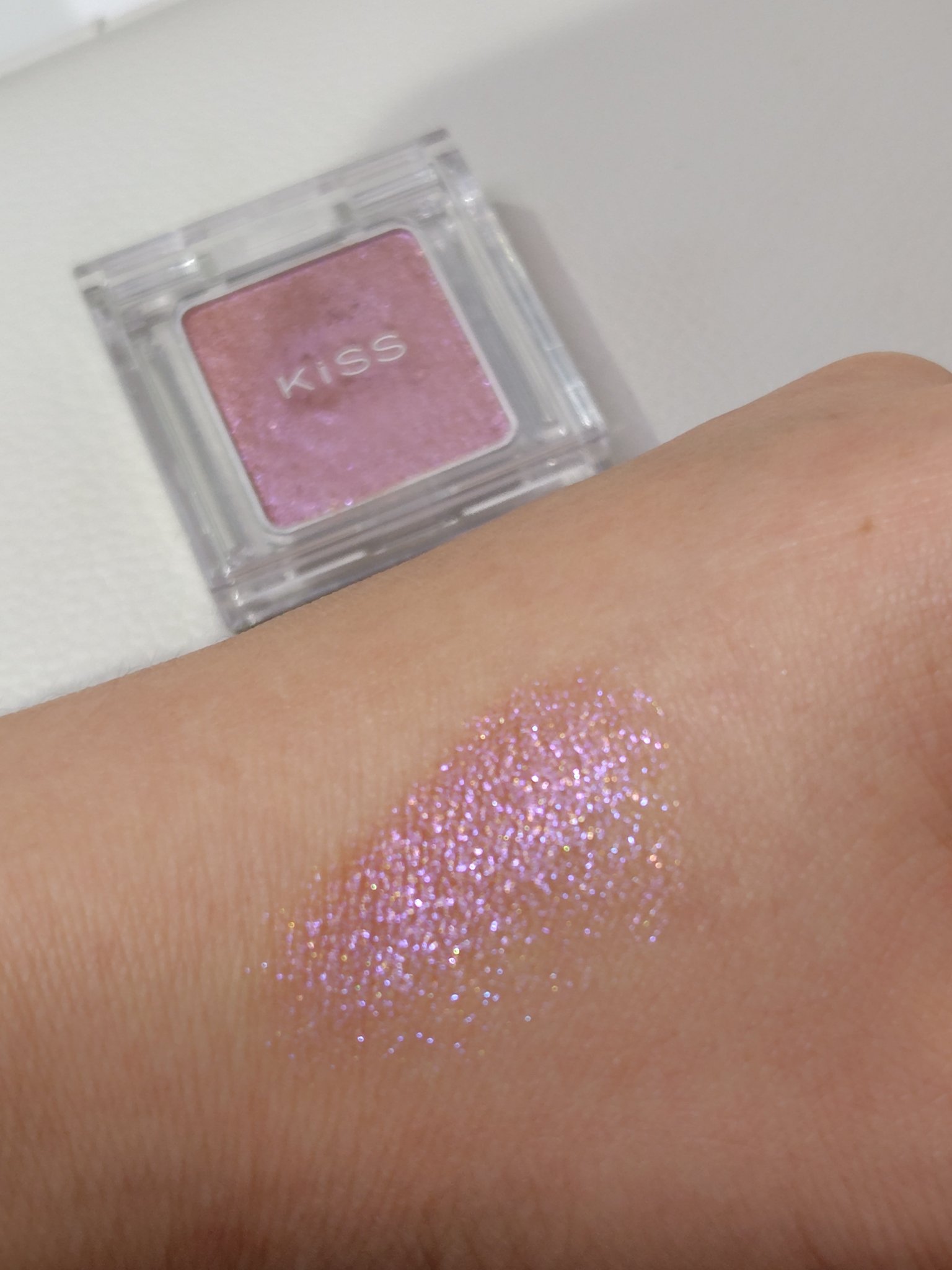 キス シアー グリッターアイズＮ 51 ドレスコード/KiSS/単色アイシャドウを使ったクチコミ（2枚目）