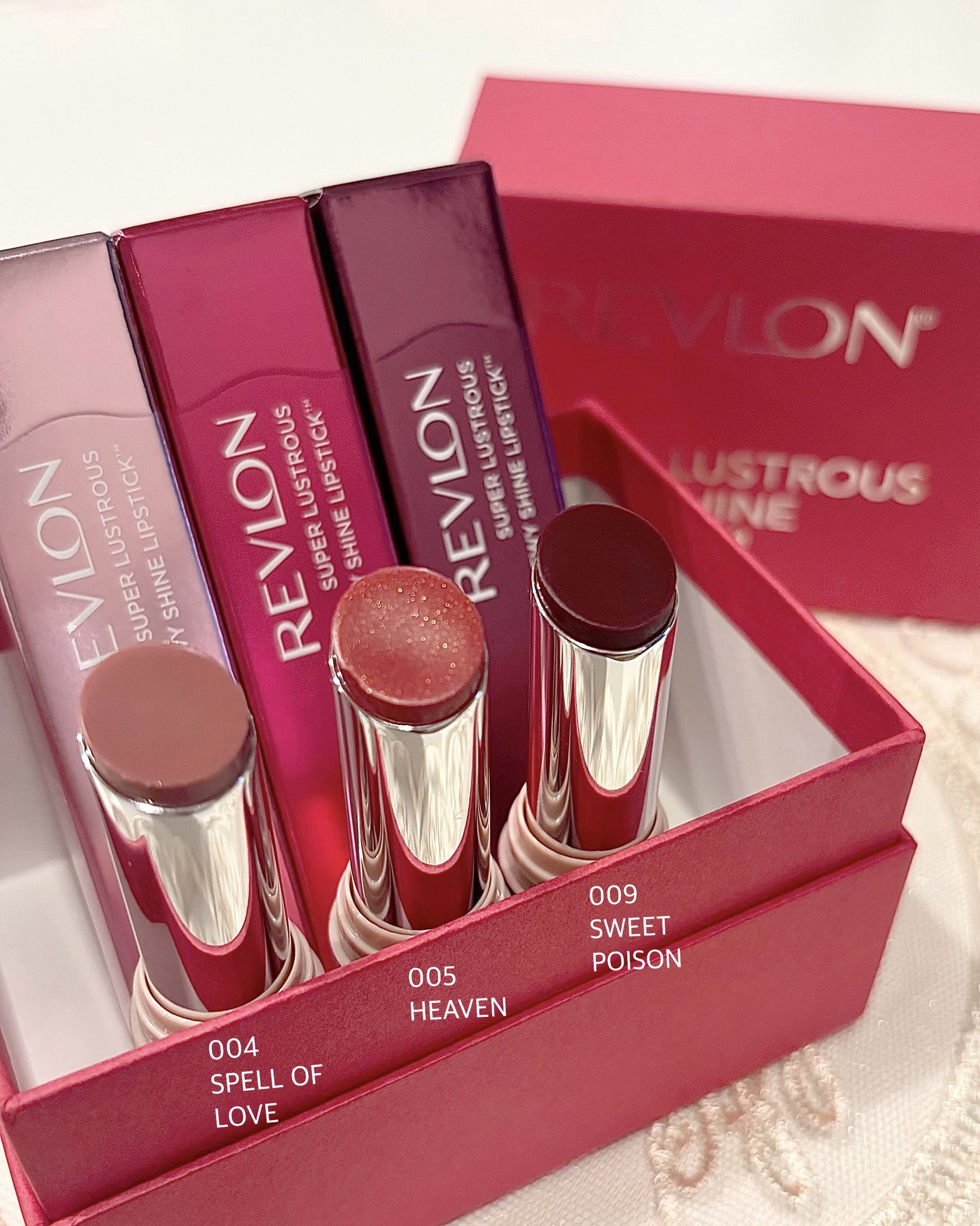 レブロン スーパー ラストラス デューイ シャイン リップスティック/REVLON/口紅を使ったクチコミ（2枚目）