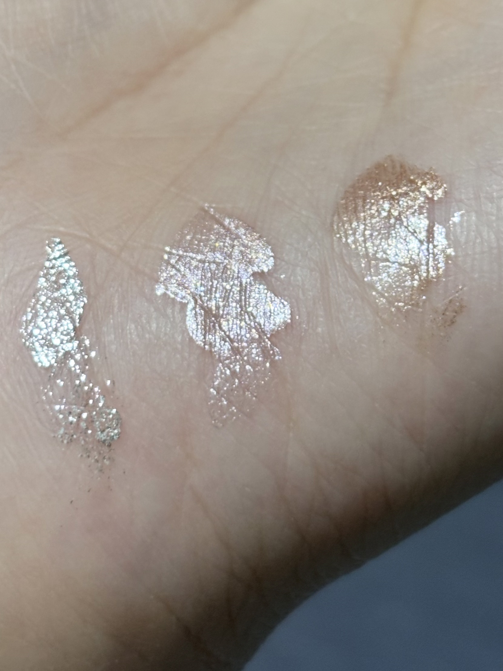 イロミッケ グリッターリキッドアイシャドウ/iromikke/グリッターを使ったクチコミ（2枚目）