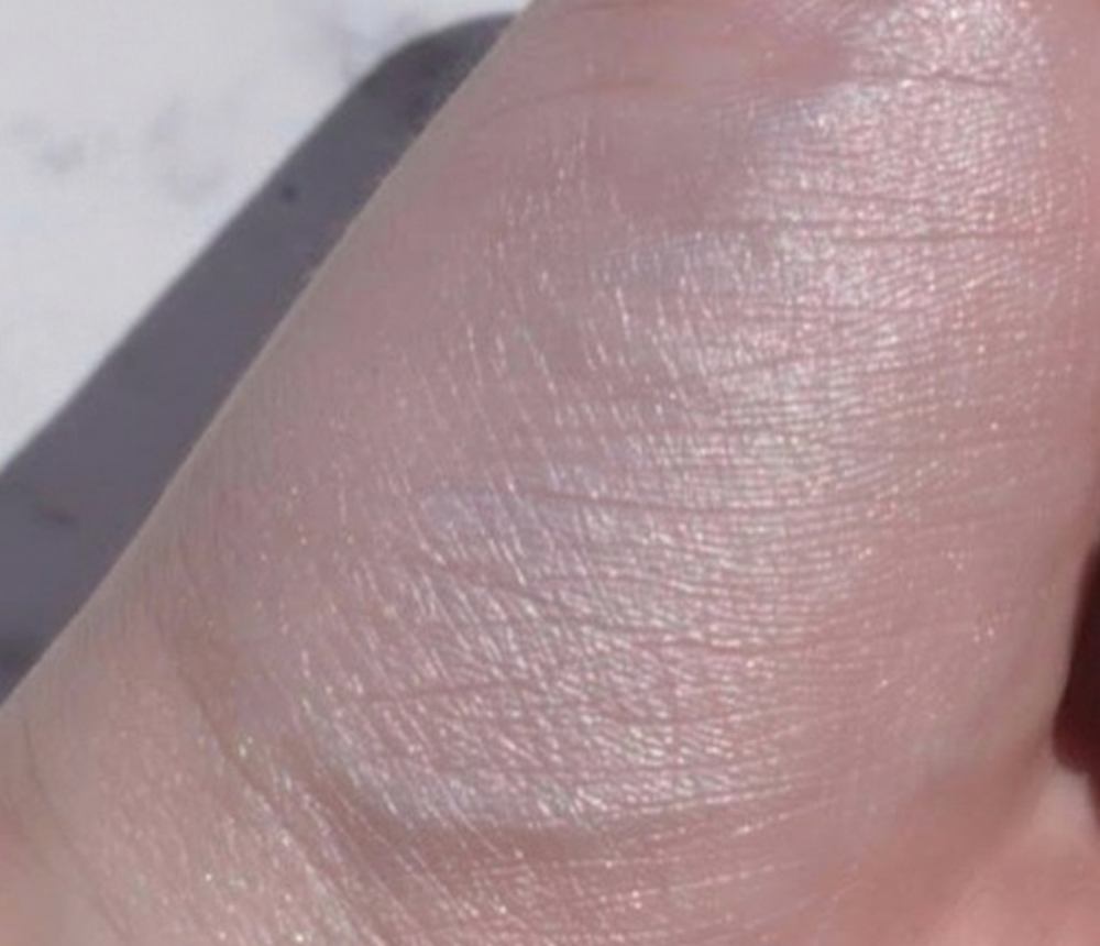 ル・レオスールデクラ /クレ・ド・ポー ボーテ/パウダーハイライトを使ったクチコミ（3枚目）