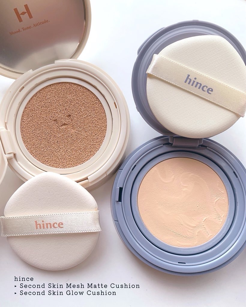 hinceのファンデ2種🤍くすみブルーのパッケージか可愛いセカンドスキンメッシュマットクッションは、セミマット仕上げでふんわり感を演出✨セカンドスキングロウクッションは、内側からにじむようなみずみずしいツヤ肌仕上がりが上品で私のお気に入り