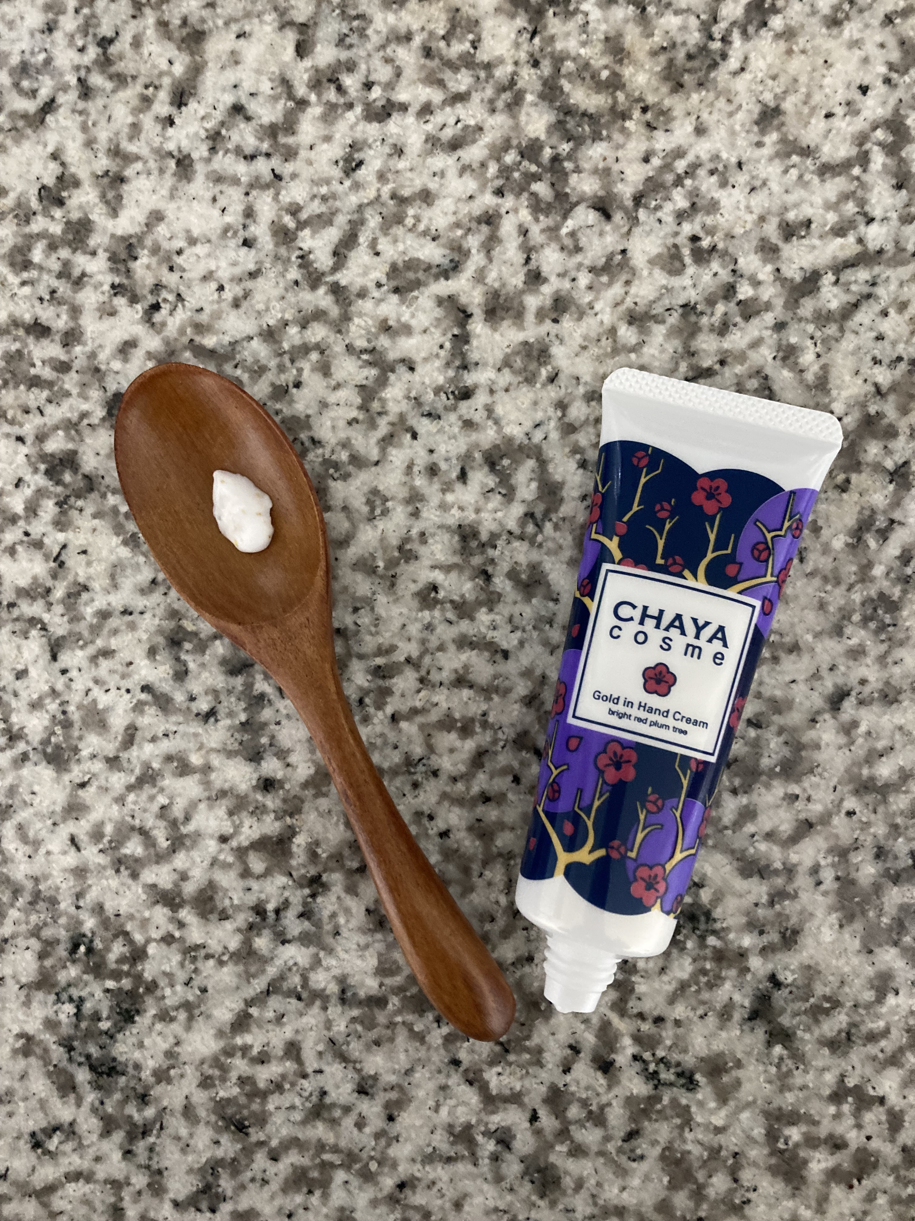 CHAYA cosme ゴールドインハンドクリーム紅い梅の香り/CHAYA cosme/ハンドクリームを使ったクチコミ（2枚目）