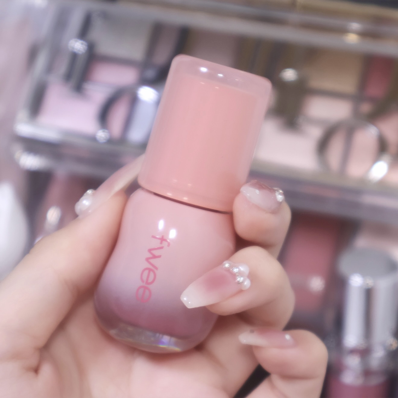 フィー 3Dボリューミンググロス/fwee/リップグロスを使ったクチコミ（2枚目）