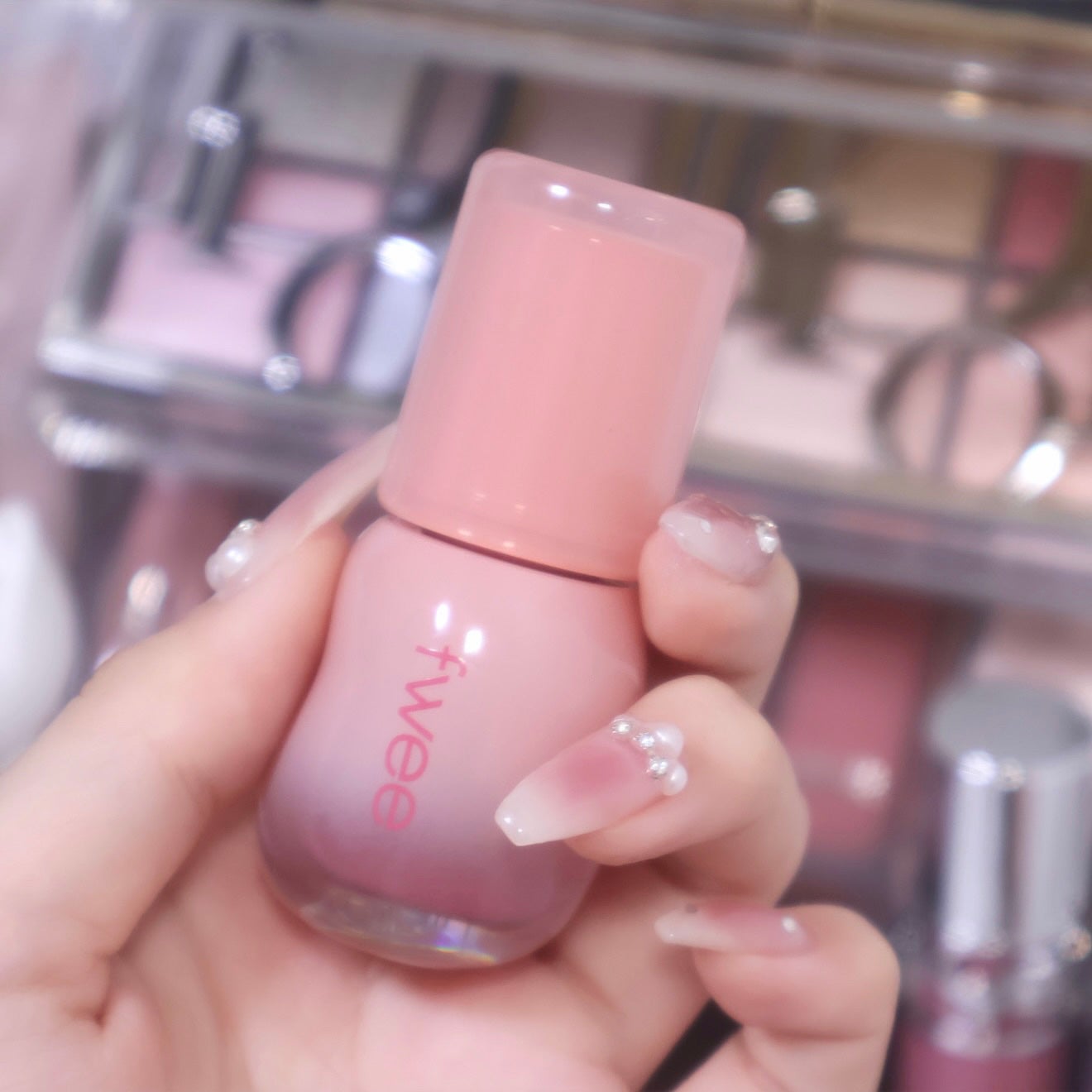 フィー 3Dボリューミンググロス/fwee/リップグロスを使ったクチコミ(2枚目)