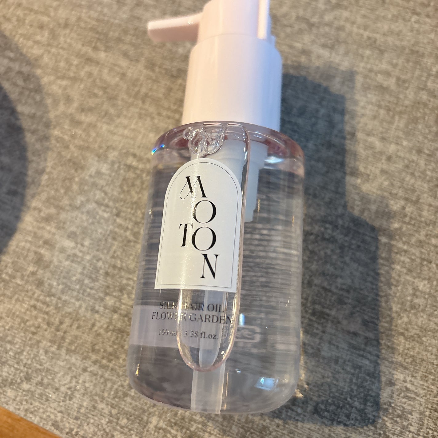 MOTON シルクヘアオイル フラワーガーデン/MOTON/ヘアオイルを使ったクチコミ(1枚目)