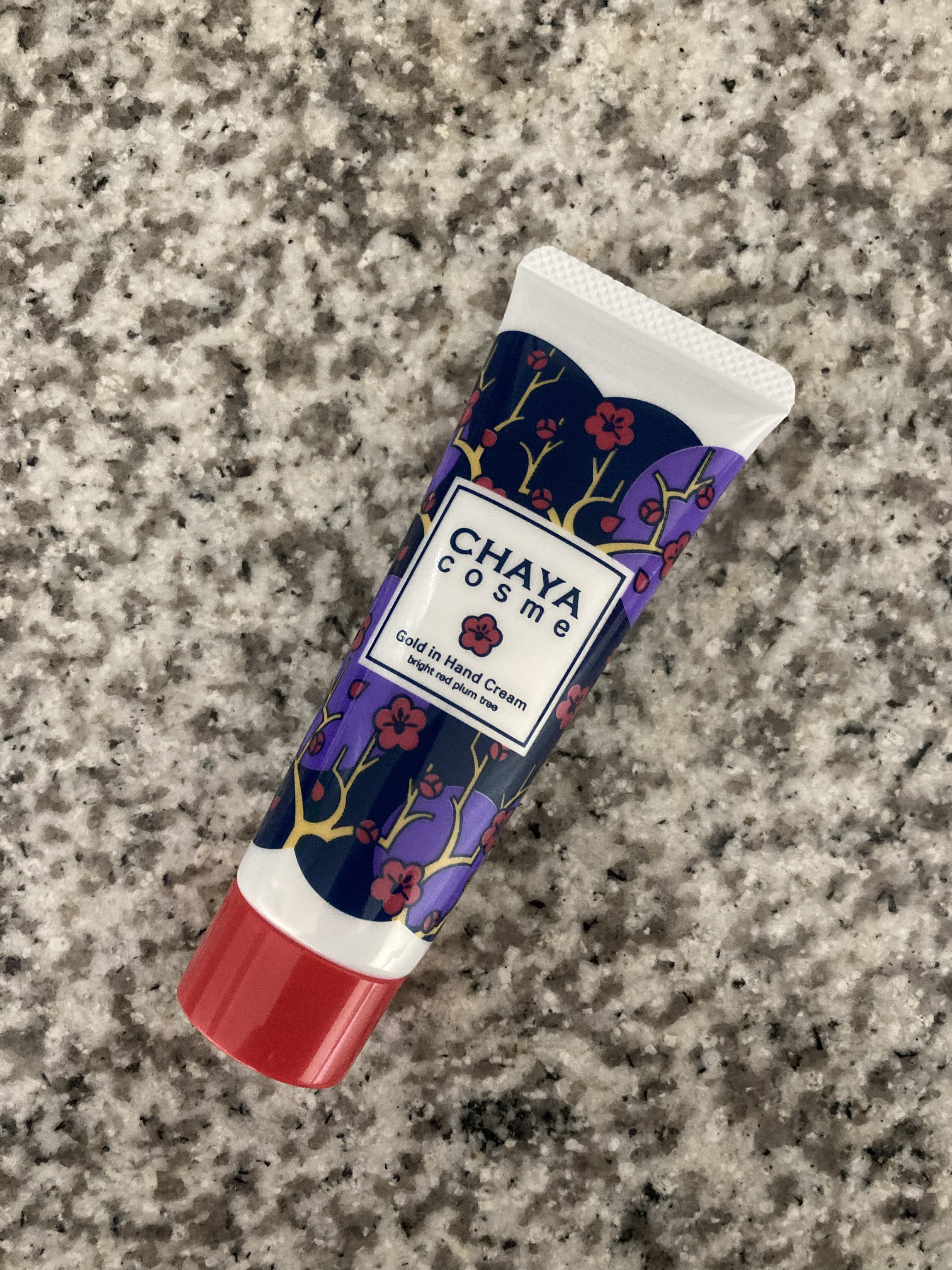 CHAYA cosme ゴールドインハンドクリーム紅い梅の香り/CHAYA cosme/ハンドクリームを使ったクチコミ（1枚目）