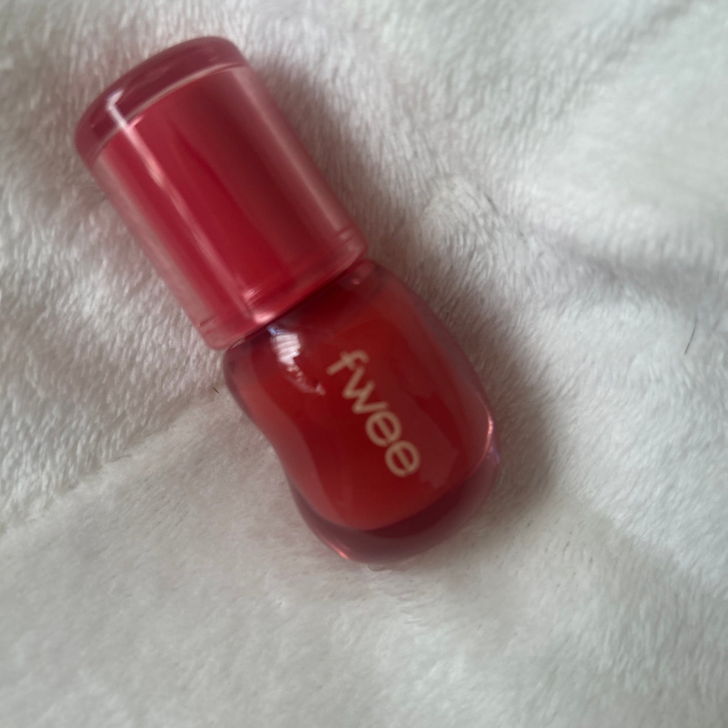 ひなの on LIPS 「フィー3DボリューミンググロスA02ソルベ30%発色もつけた感..」(1枚目)