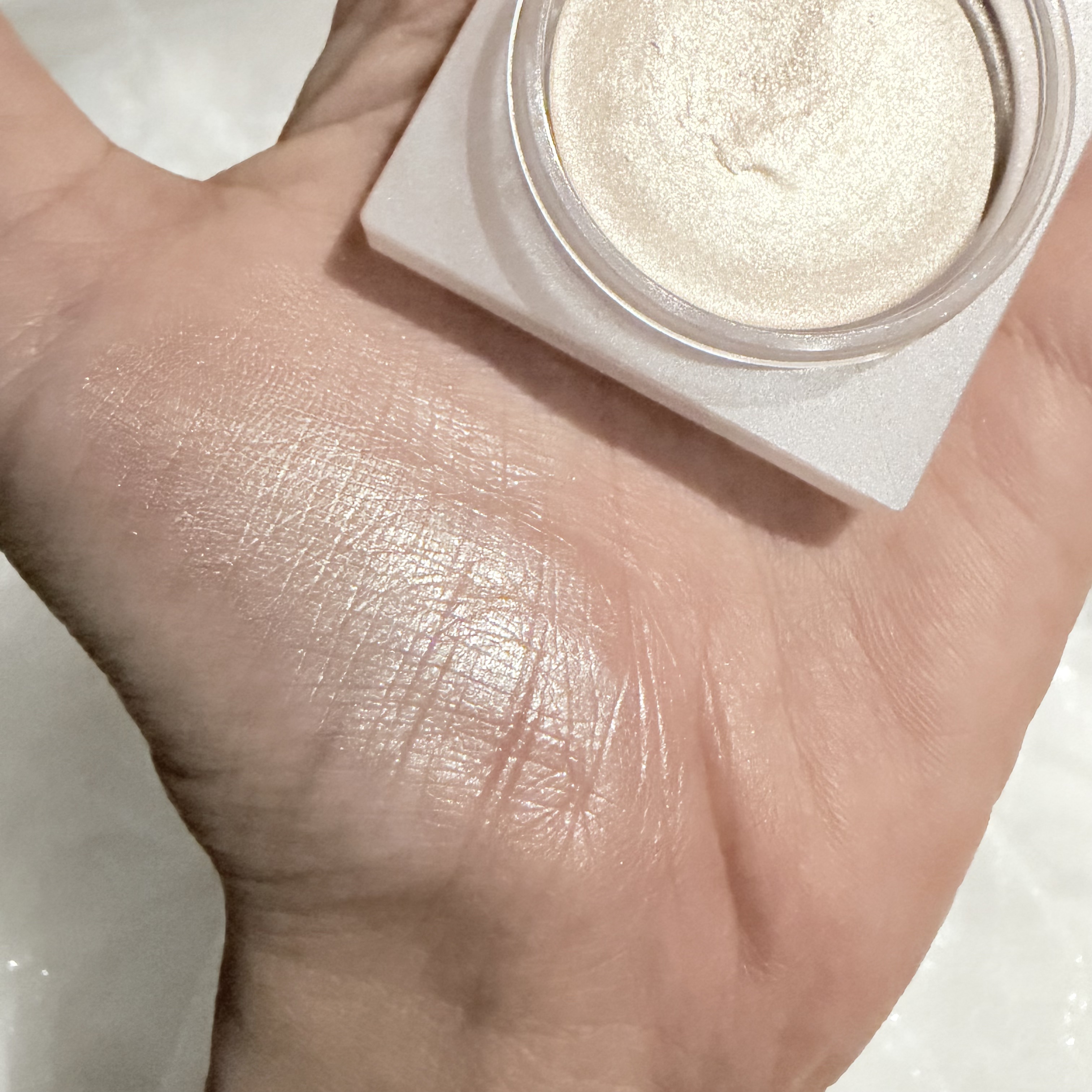 HOLIKA HOLIKA ルミナスミルクビームポットのクチコミ「
HOLIKA HOLIKA
ルミナスミルクビームポット
03 Ray


ルミナスミルクビー.....」（3枚目）