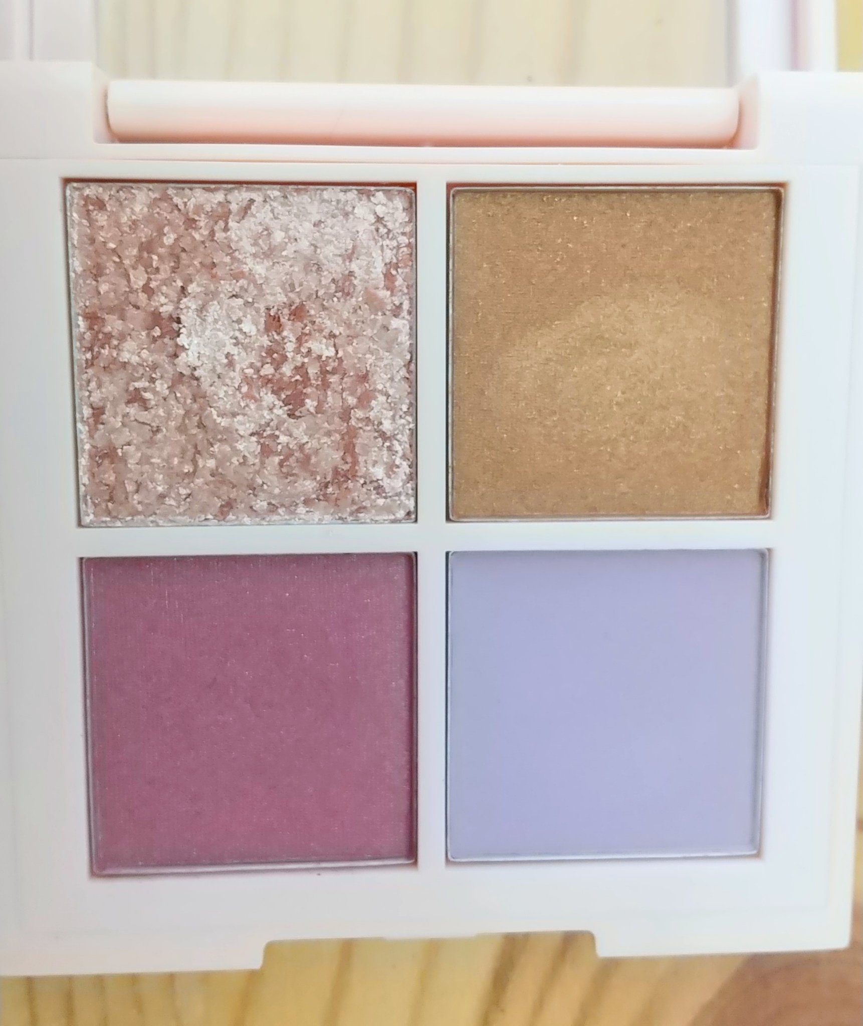 レブロン ダズル アイシャドウ クアッド 015 コズミック スター/REVLON/アイシャドウパレットを使ったクチコミ（2枚目）