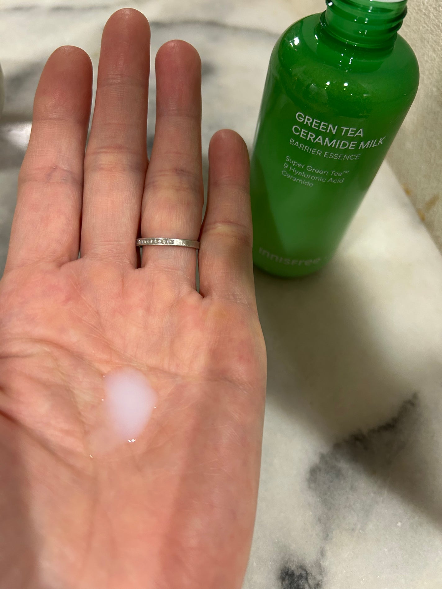 グリーンティー セラミド ミルク エッセンストナー/innisfree/化粧水を使ったクチコミ(3枚目)