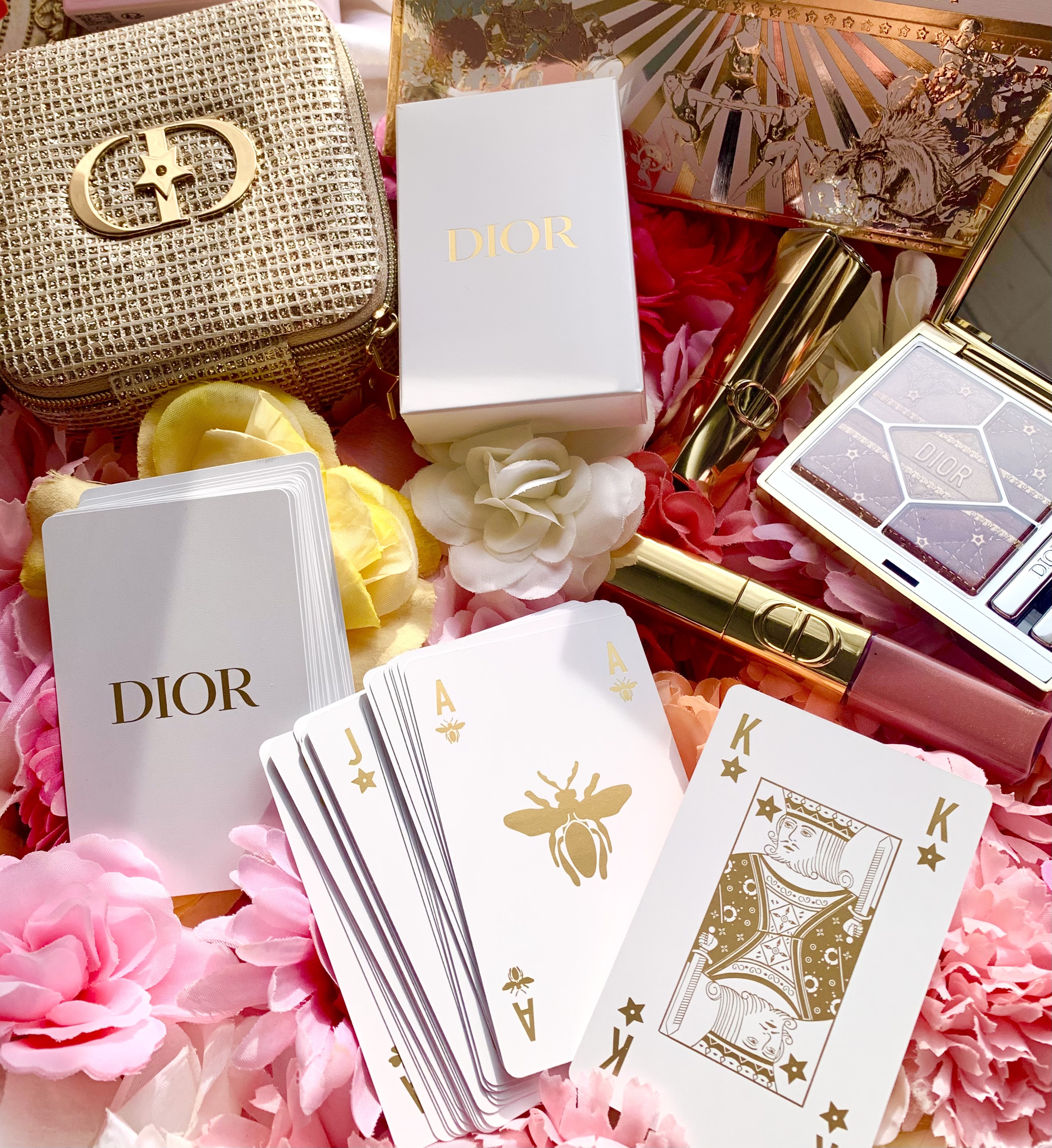 Diorのランクアップギフト
トランプ？😳

なぜ？…

蜂さんかわいい🐝💓

Dior ディオール
ランクアップギフト
