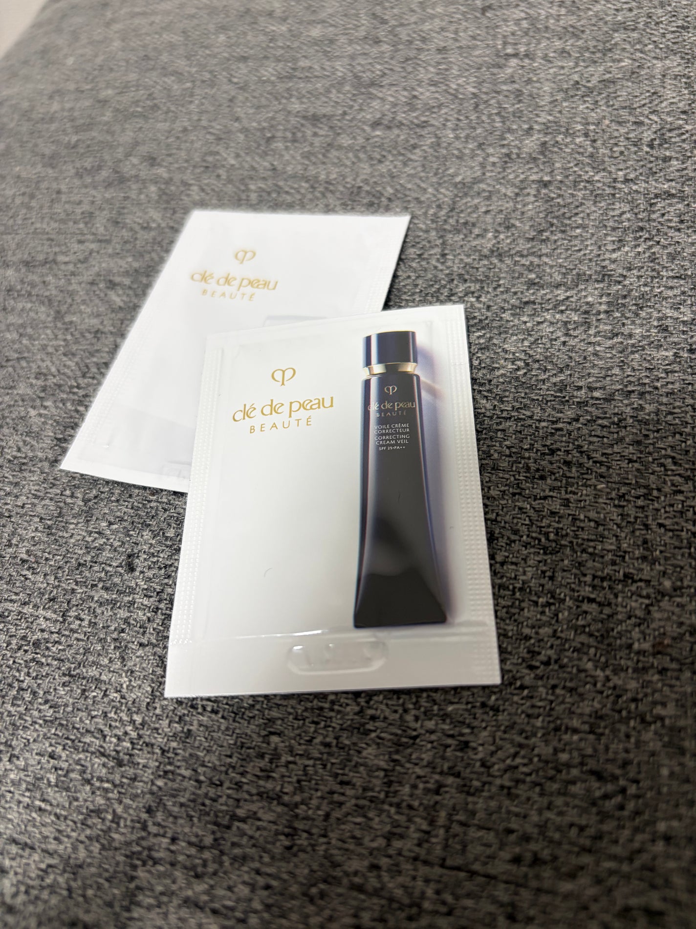 ぁぃぅぇ on LIPS 「クレ・ド・ポーボーテヴォワールコレクチュールn40g8,250..」(1枚目)