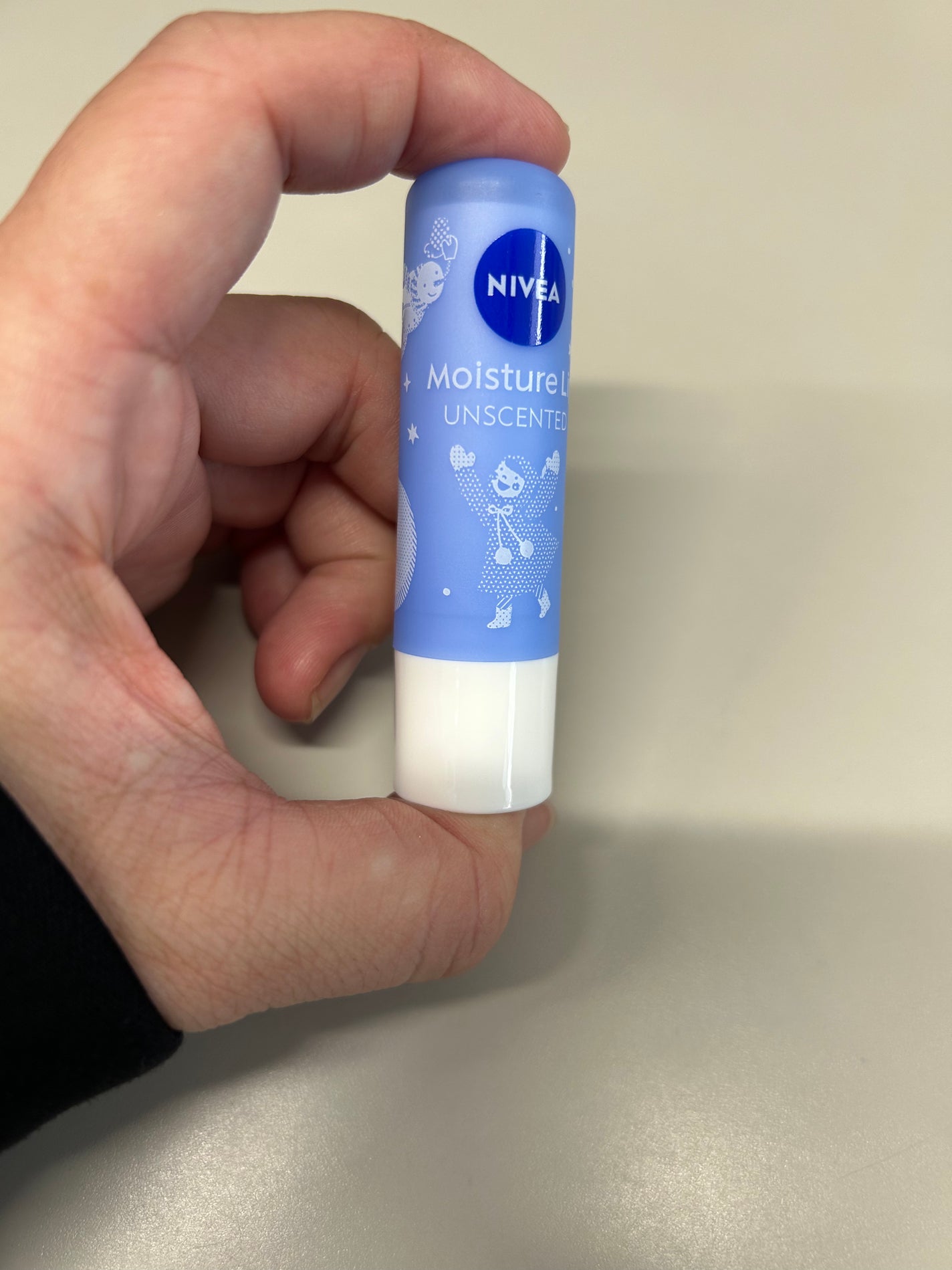 モイスチャーリップ 無香料/ニベア/リップクリームを使ったクチコミ(4枚目)