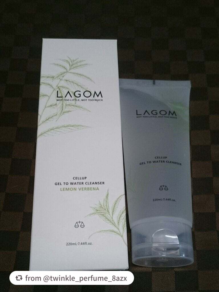 LIPSベスコス1位受賞*👑

ブランド内でも人気が高い洗顔料！ジェルがみるみる水のようなテクスチャーに変化🌟
クリアな心地よさとともに洗う朝洗顔！
肌の水分保持力に着目した成分「アクアリシア(AQUALICIA)*1」配合で、洗顔後の