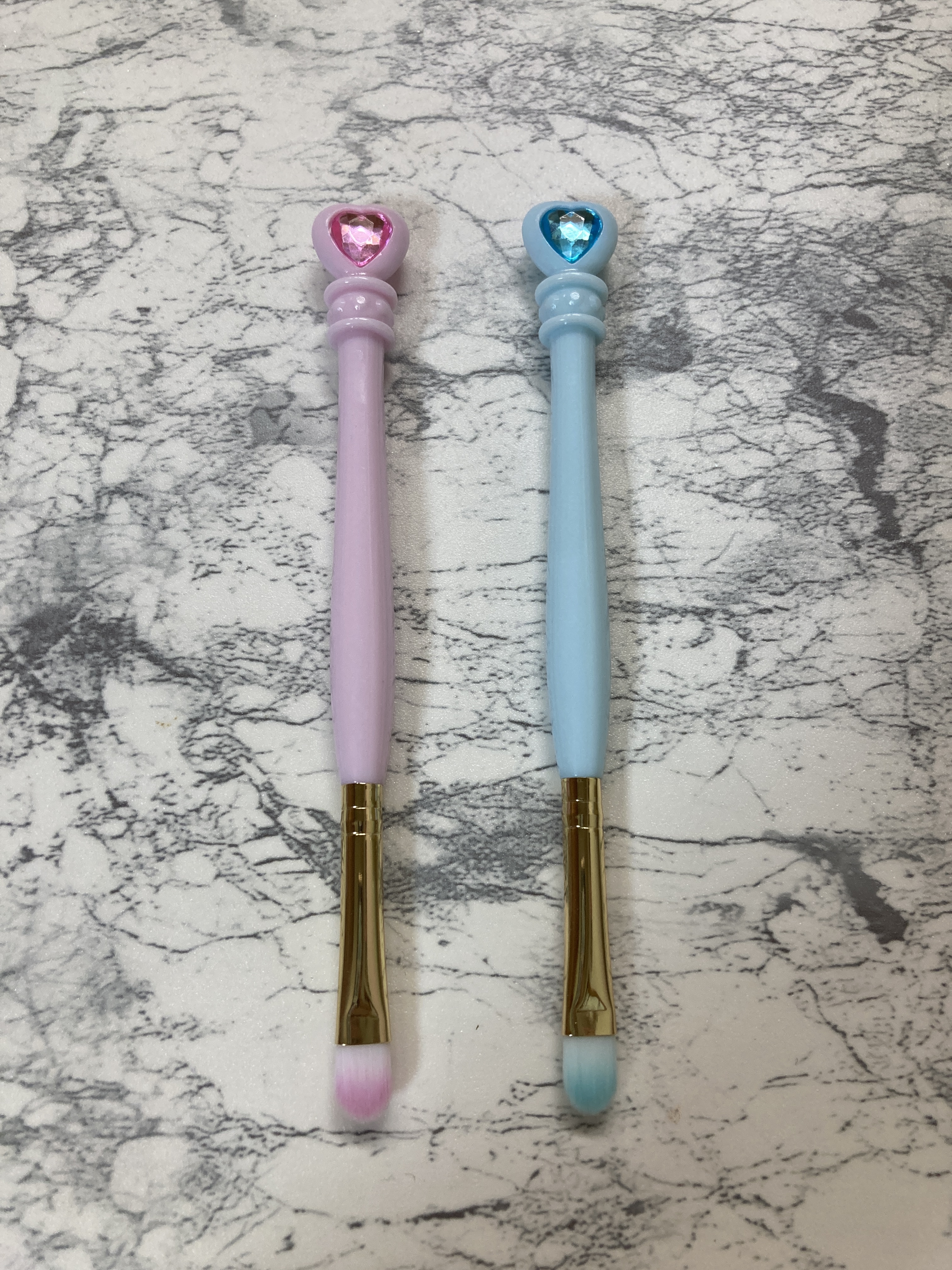 セリア アイシャドウブラシS 魔法少女風のクチコミ「セリア
アイシャドウブラシS 魔法少女風

SNSでバズっていて思わずセリアに買いに走りました.....」（2枚目）