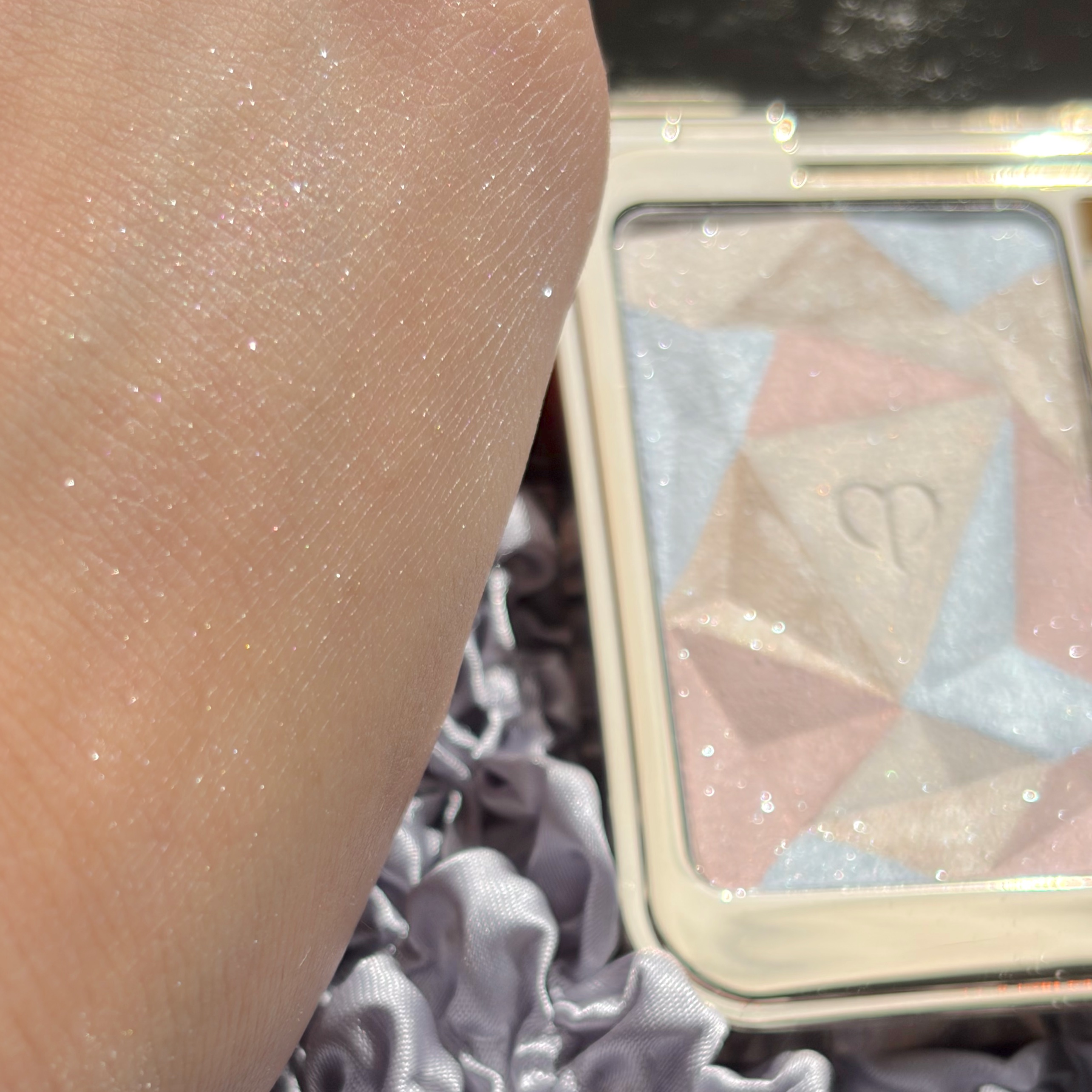 ル・レオスールデクラ /クレ・ド・ポー ボーテ/パウダーハイライトを使ったクチコミ（3枚目）