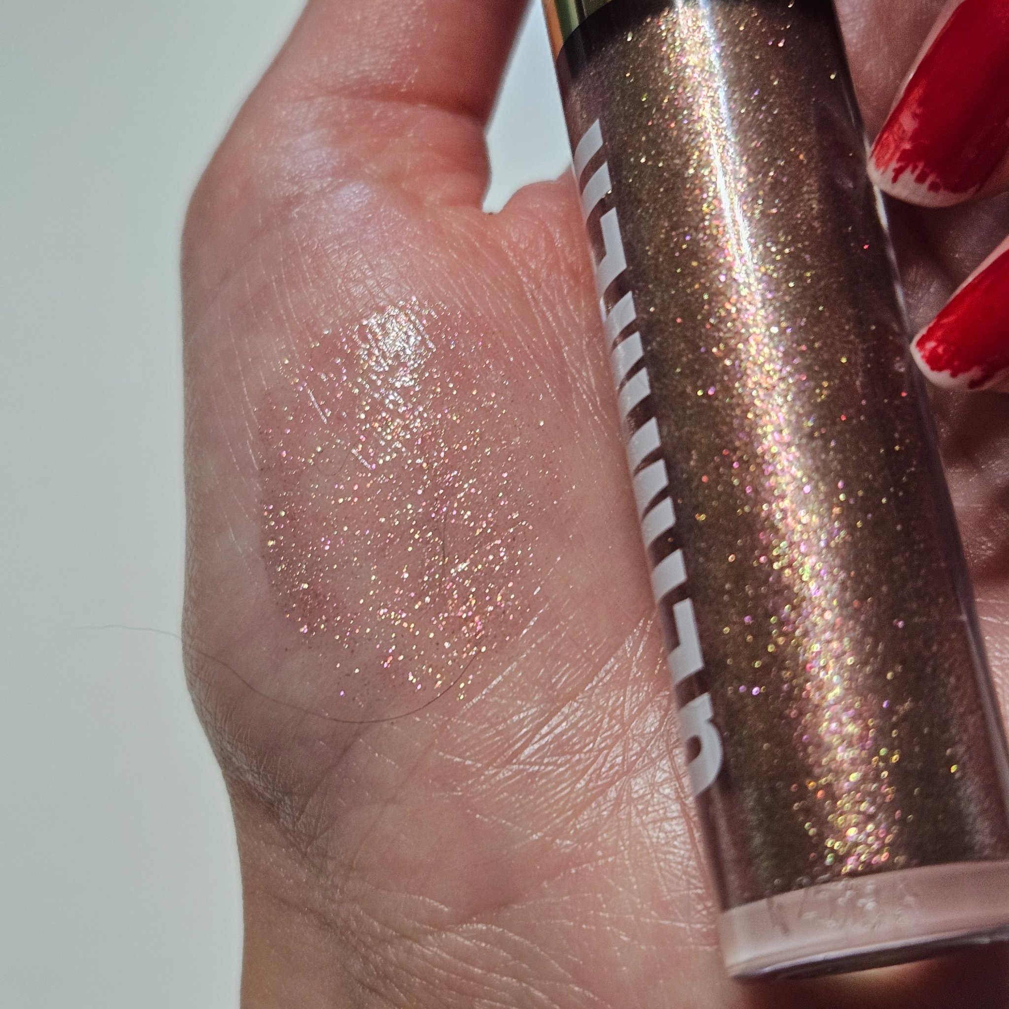 レブロン スーパー ラストラス グリマーグロス 004 ハッピー アワー/REVLON/リップグロスを使ったクチコミ（3枚目）