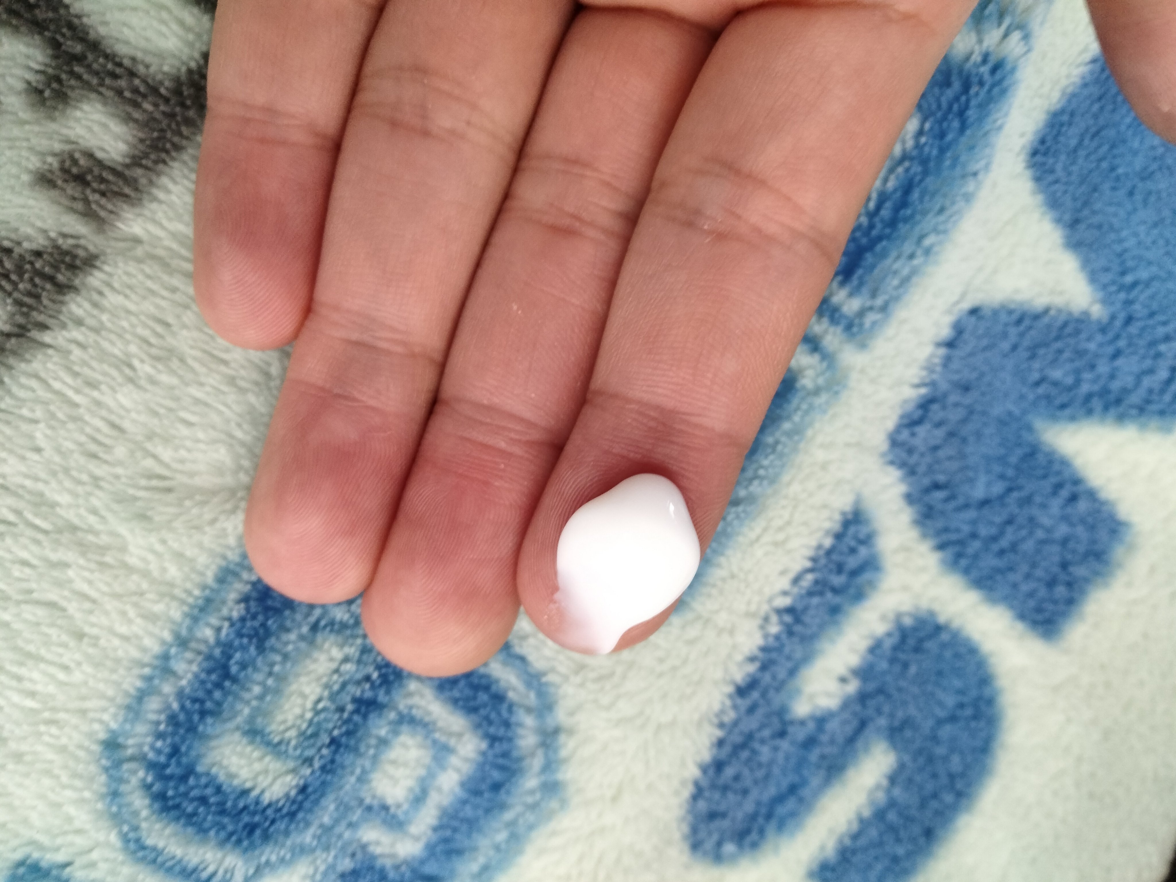 メンソレータム ハンドベール ハリツヤ バリアクリームのクチコミ「尿素+ビタミンE配合で手がしっとり！

サラッとするよりかはペタッとしてしっとり系です。
秋〜.....」（1枚目）