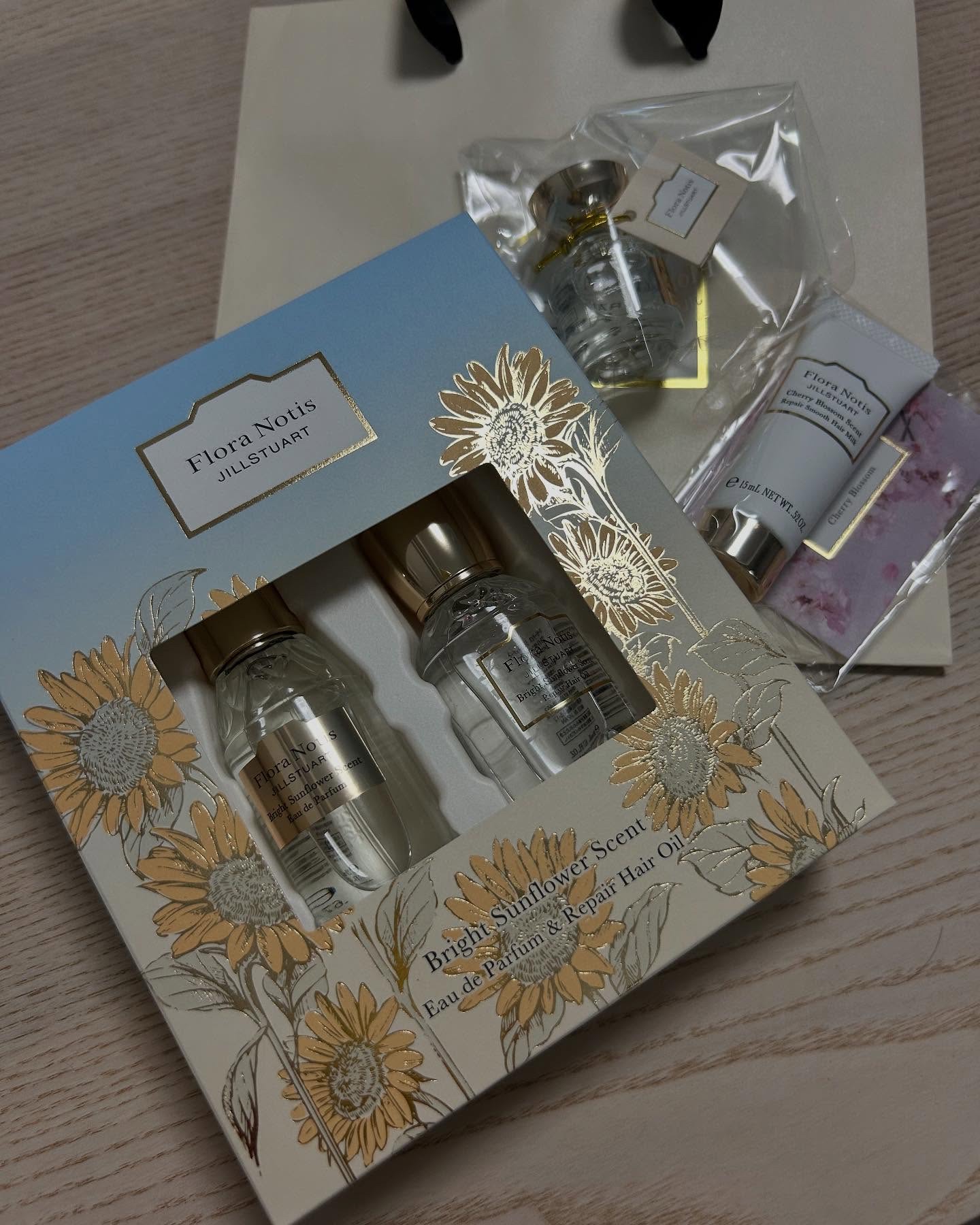 ブライトサンフラワー オードパルファン&リペアヘアオイル/Flora Notis JILL STUART/その他キットセットを使ったクチコミ（1枚目）