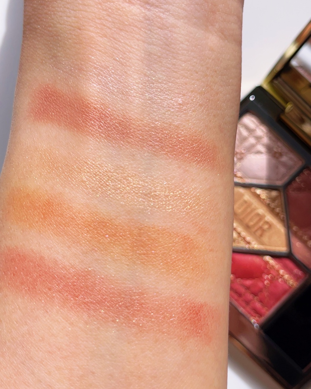 ディオールスキン フォーエヴァー グロウ マキシマイザー（ホリデーコレクション 2025 限定品）/Dior/リキッドハイライトを使ったクチコミ（3枚目）