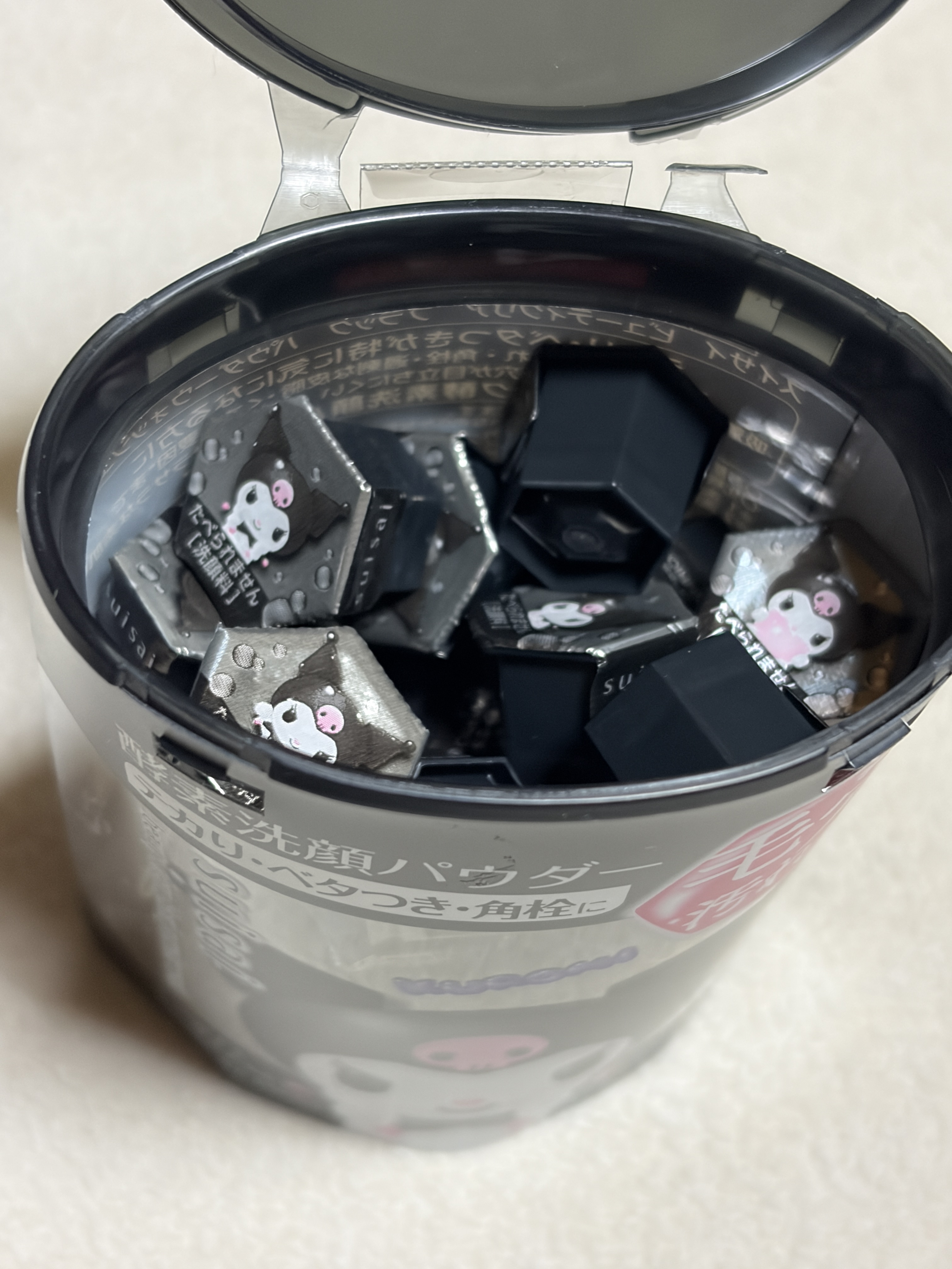 スイサイ ビューティクリア ブラック パウダーウォッシュ SA クロミデザイン(限定)/suisai/洗顔パウダーを使ったクチコミ（2枚目）