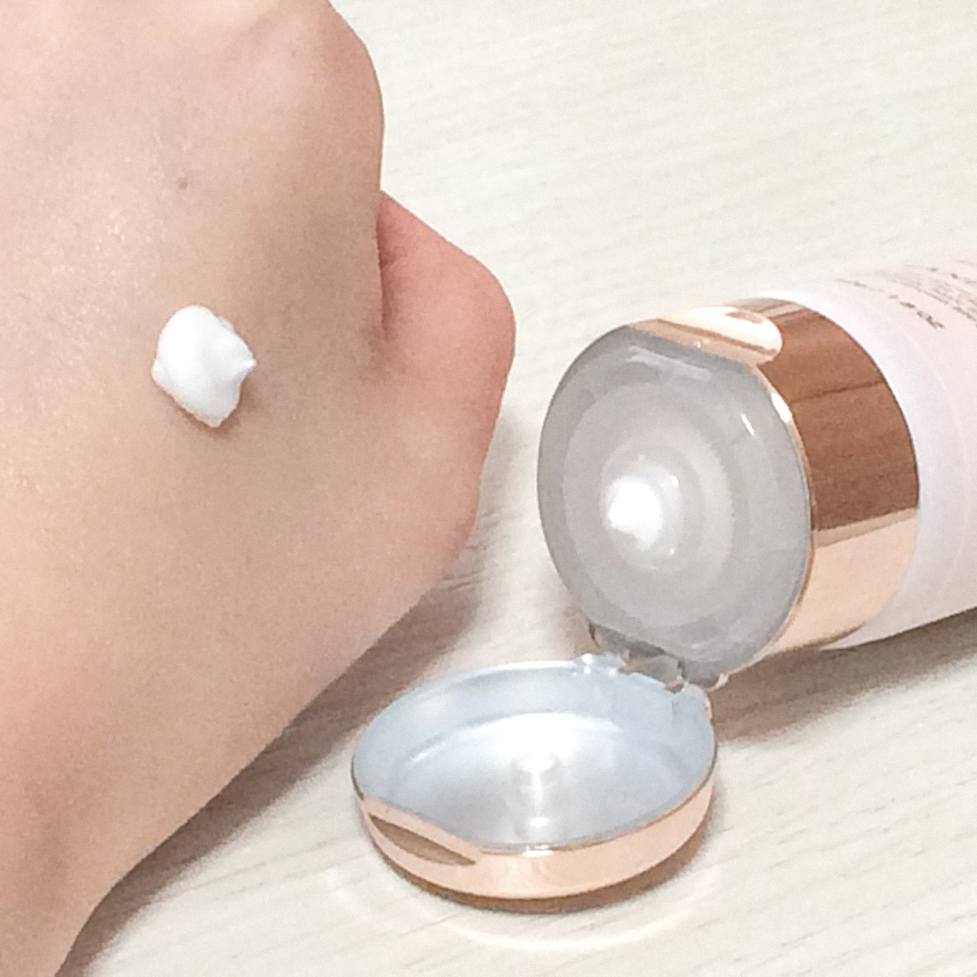 フレグランスリッチハンドクリーム(リンゴ)/フェルナンダ/ハンドクリームを使ったクチコミ(2枚目)