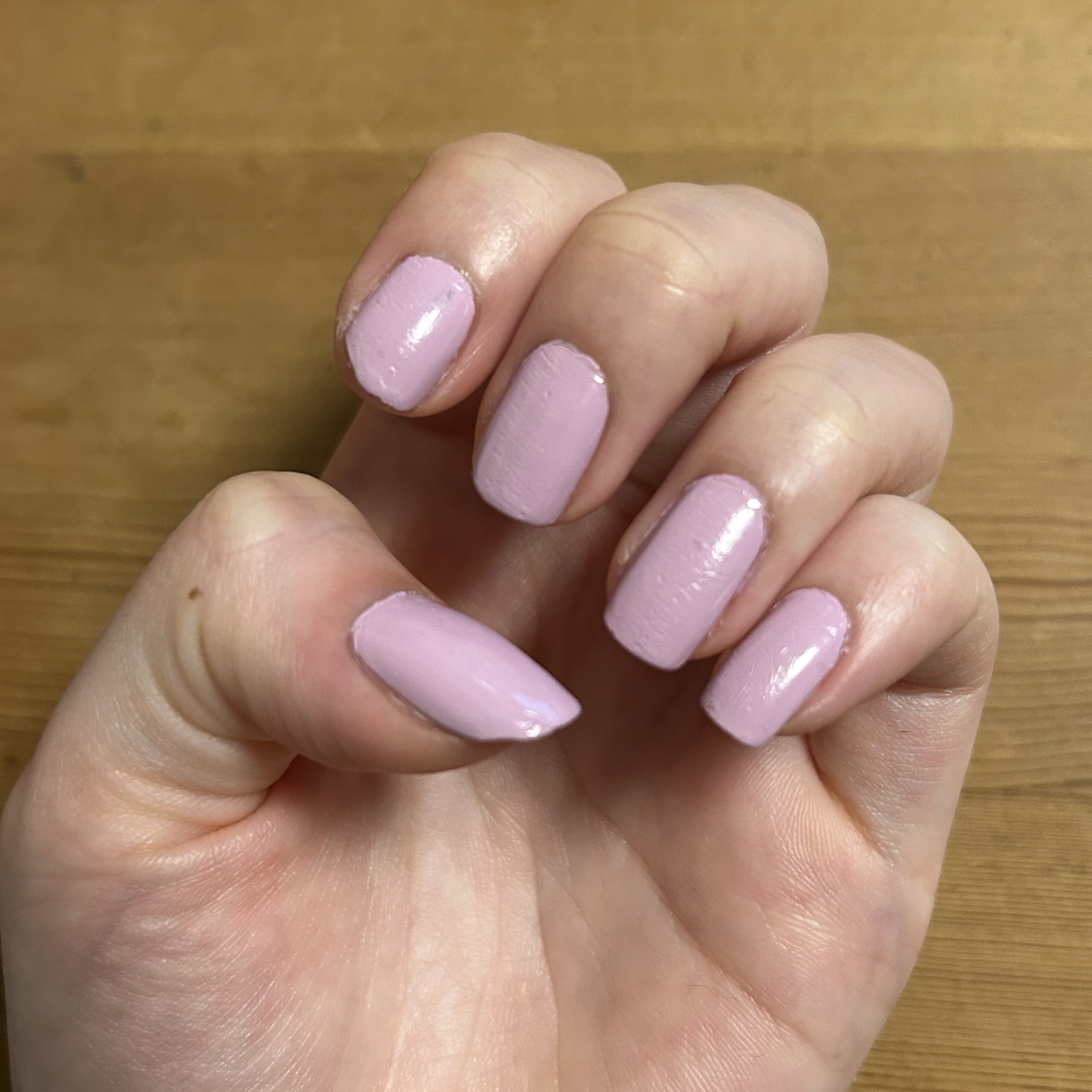 essie ネイルポリッシュ　305

ラベンダーカラー

久々にこのような色を塗りたくなったので
使いました💟

essieは持ちがいい✨