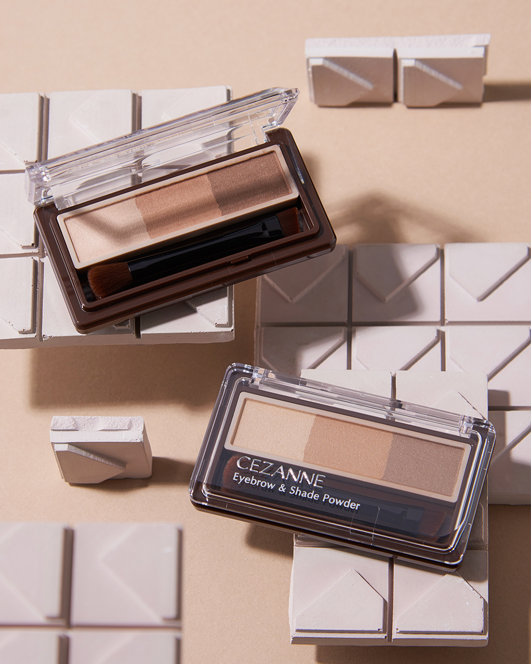 セザンヌ新商品速報💄‼

ふわっと立体眉！
ノーズシャドウ入り3色アイブロウパウダーが新登場🫣💕

💭誰でも簡単
3色重ねるだけで、自然な立体眉が完成
色によって発色を調整しているから、眉全体が濃くなりすぎず失敗しにくい！
ノーズシ