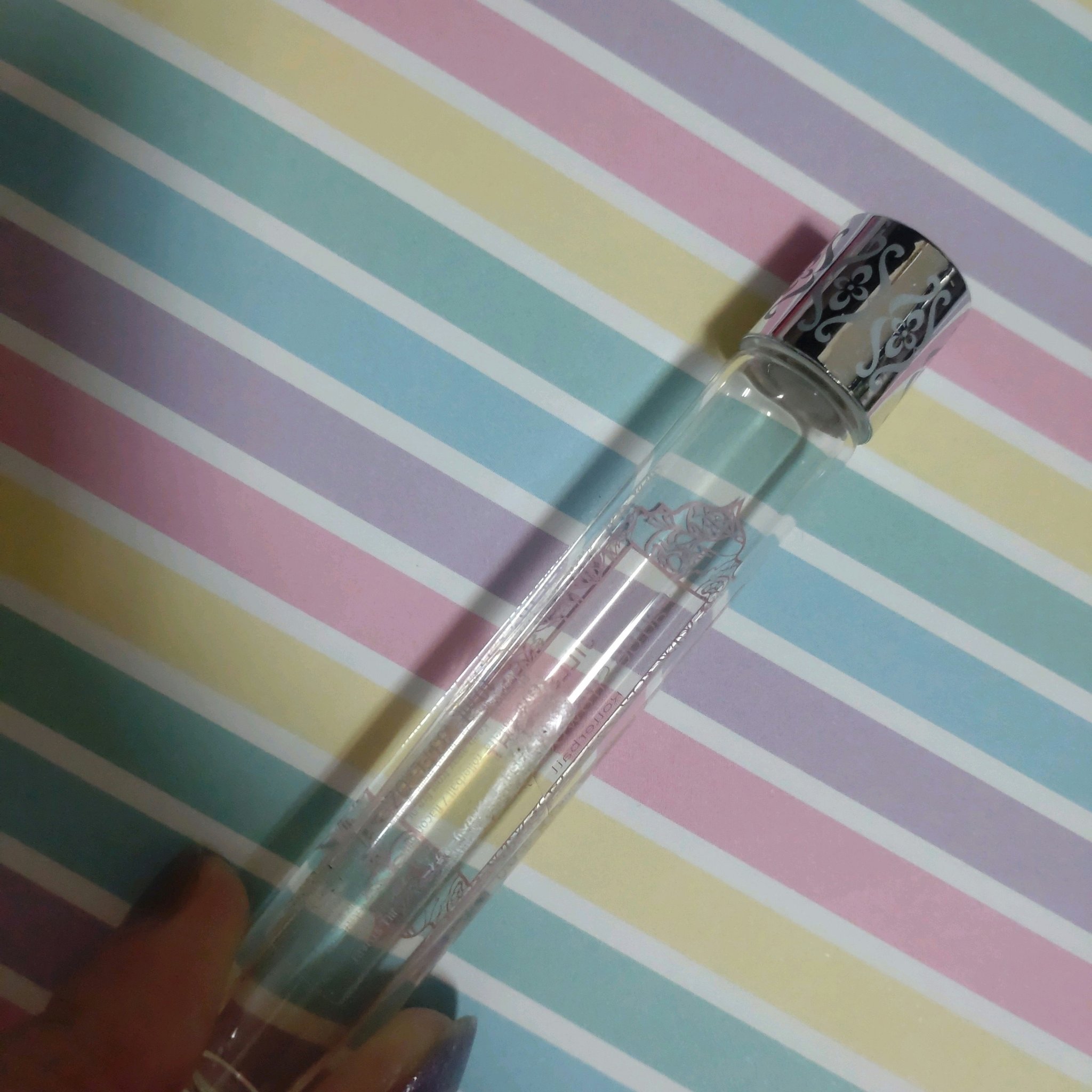 理想のいちごを追い求めてる

かなり理想のいちごです
そこまで拡散力は強くないかな？という印象
なので優しく香るけど、くどくならない
動いたときにふわっと香る感じなので、甘いけどずっと匂いを感じてる系ではない気がします
だからこそ甘くても使