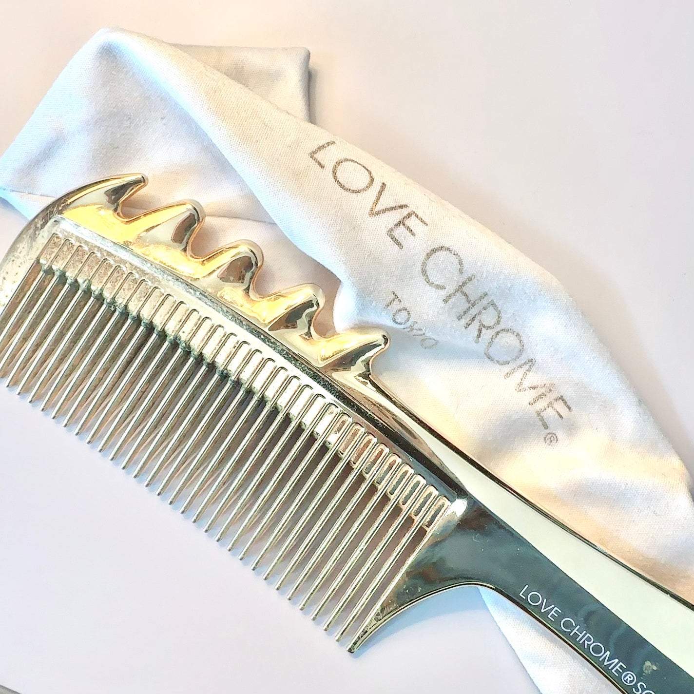 K24GP スカルプカッサ ゴールド/LOVECHROME/ヘアコームを使ったクチコミ(3枚目)