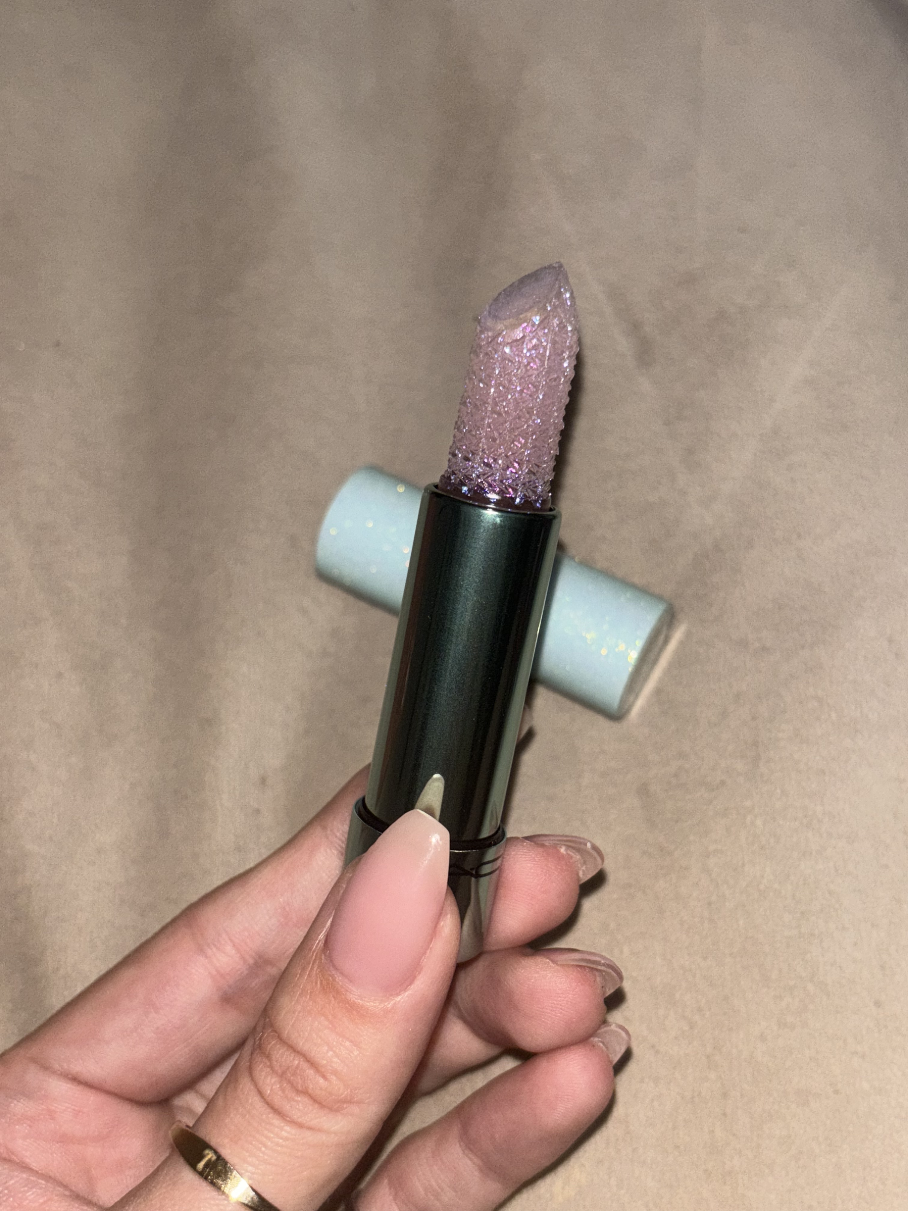 M・A・C シュガー クリスタル リップ オイル スティックのクチコミ「♡M・A・C
・シュガー クリスタル リップ オイル スティック
・ブロウ エアー キス グロ.....」（2枚目）