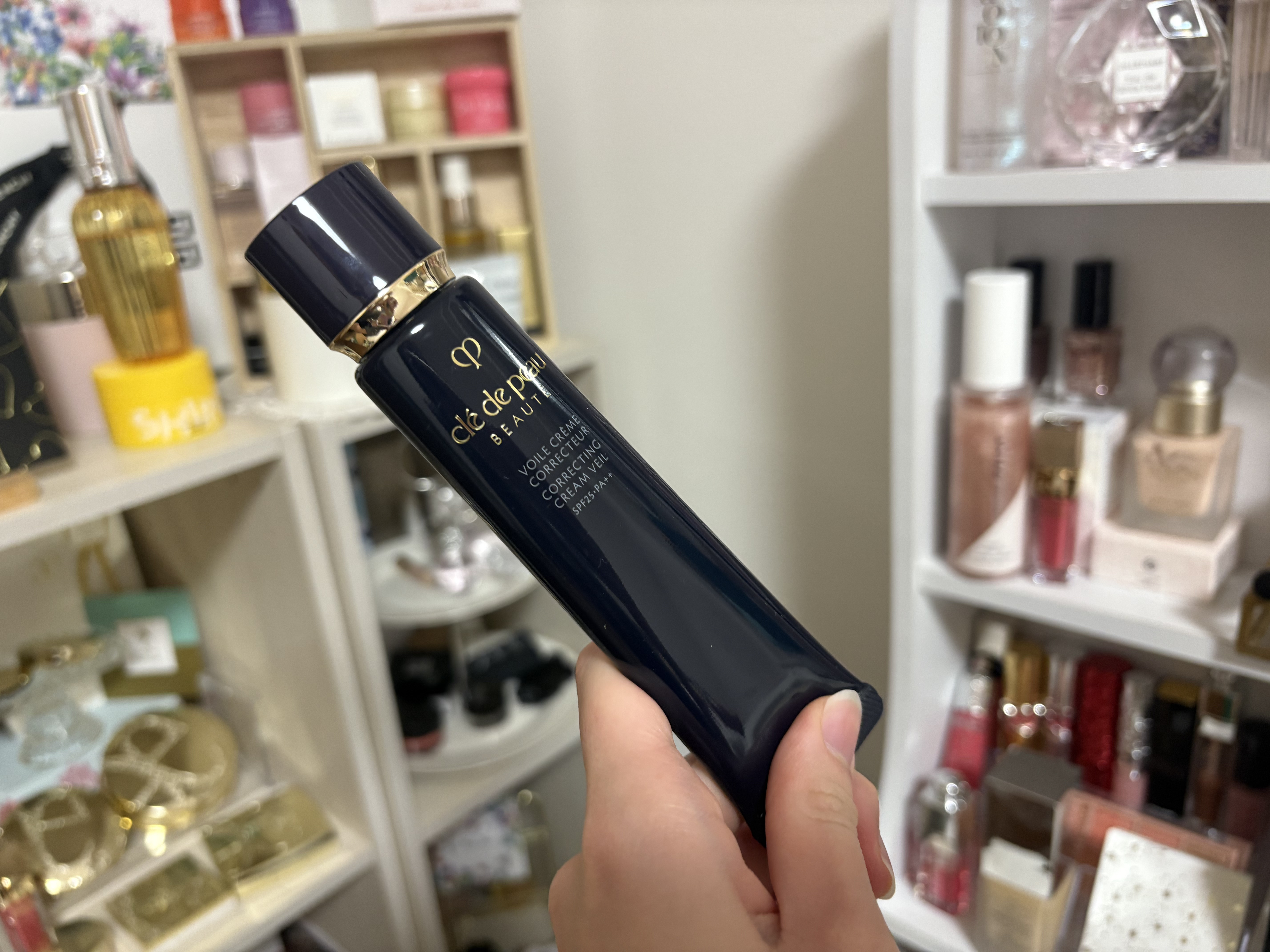 クレ・ド・ポー ボーテ
【ヴォワールコレクチュールｎ】

秋冬に使いたい化粧下地♪
保湿をしっかりとしてくれるけど、上に乗せるファンデの邪魔にならず、万人が使える下地です💖

テクスチャーも使いやすいですし、見た目も高級感あってかわいい✨