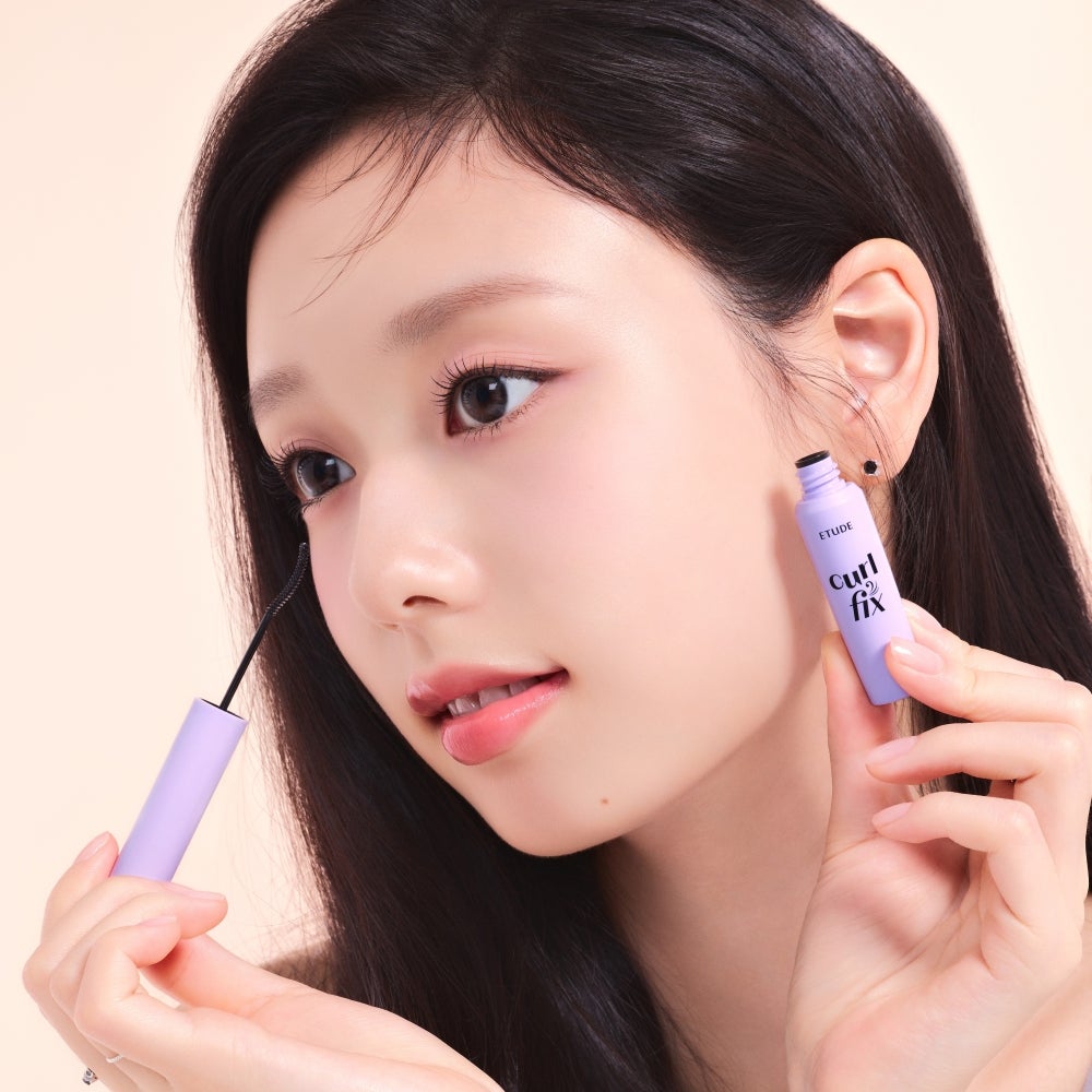 大人気マスカラから極細ブラシの新タイプ登場!短いまつ毛も逃さずキャッチし、くっきりとした繊細な目元に(2枚目)