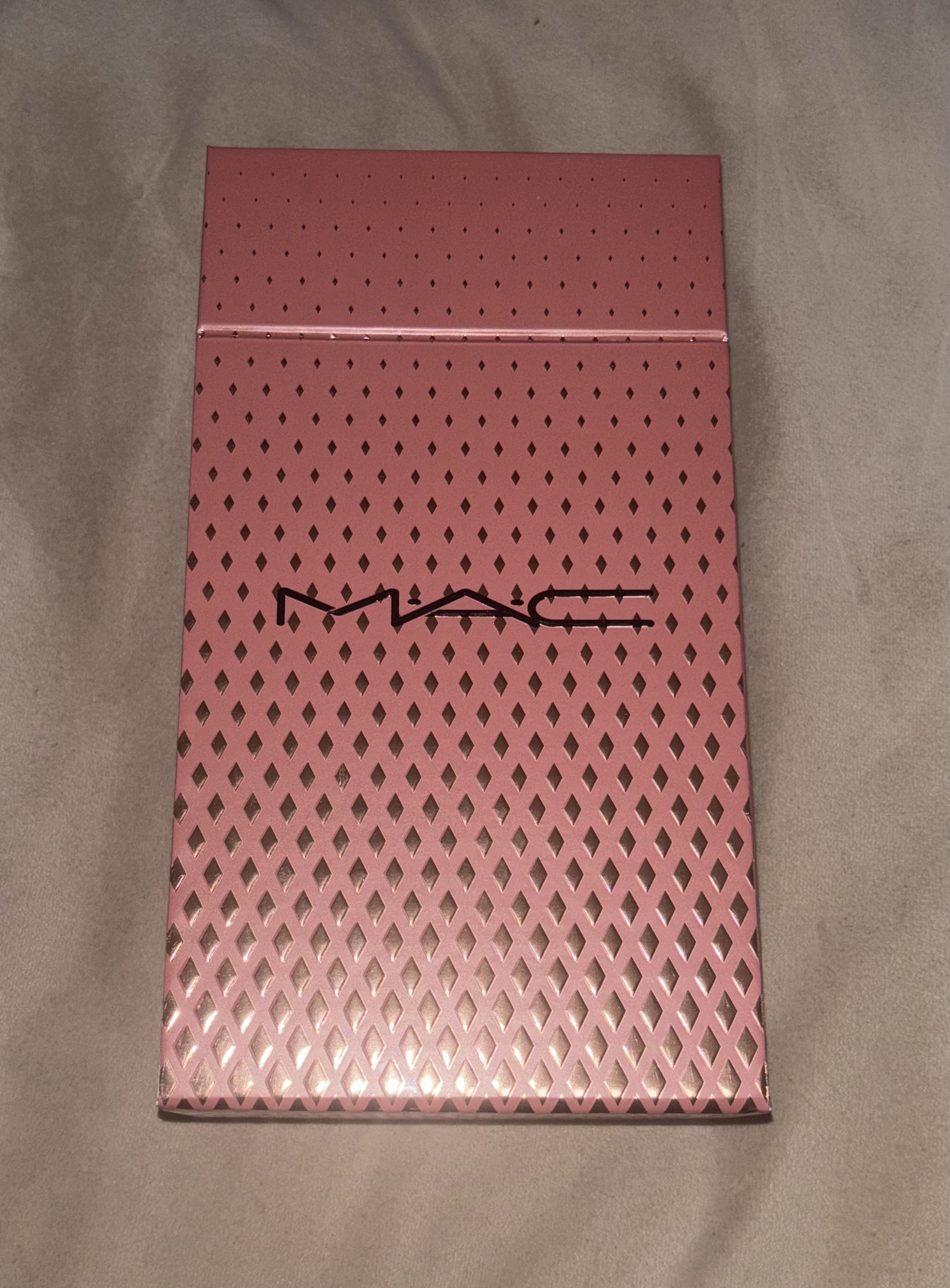 M・A・C シュガー クリスタル リップ オイル スティックのクチコミ「♡M・A・C
・シュガー クリスタル リップ オイル スティック
・ブロウ エアー キス グロ.....」（3枚目）