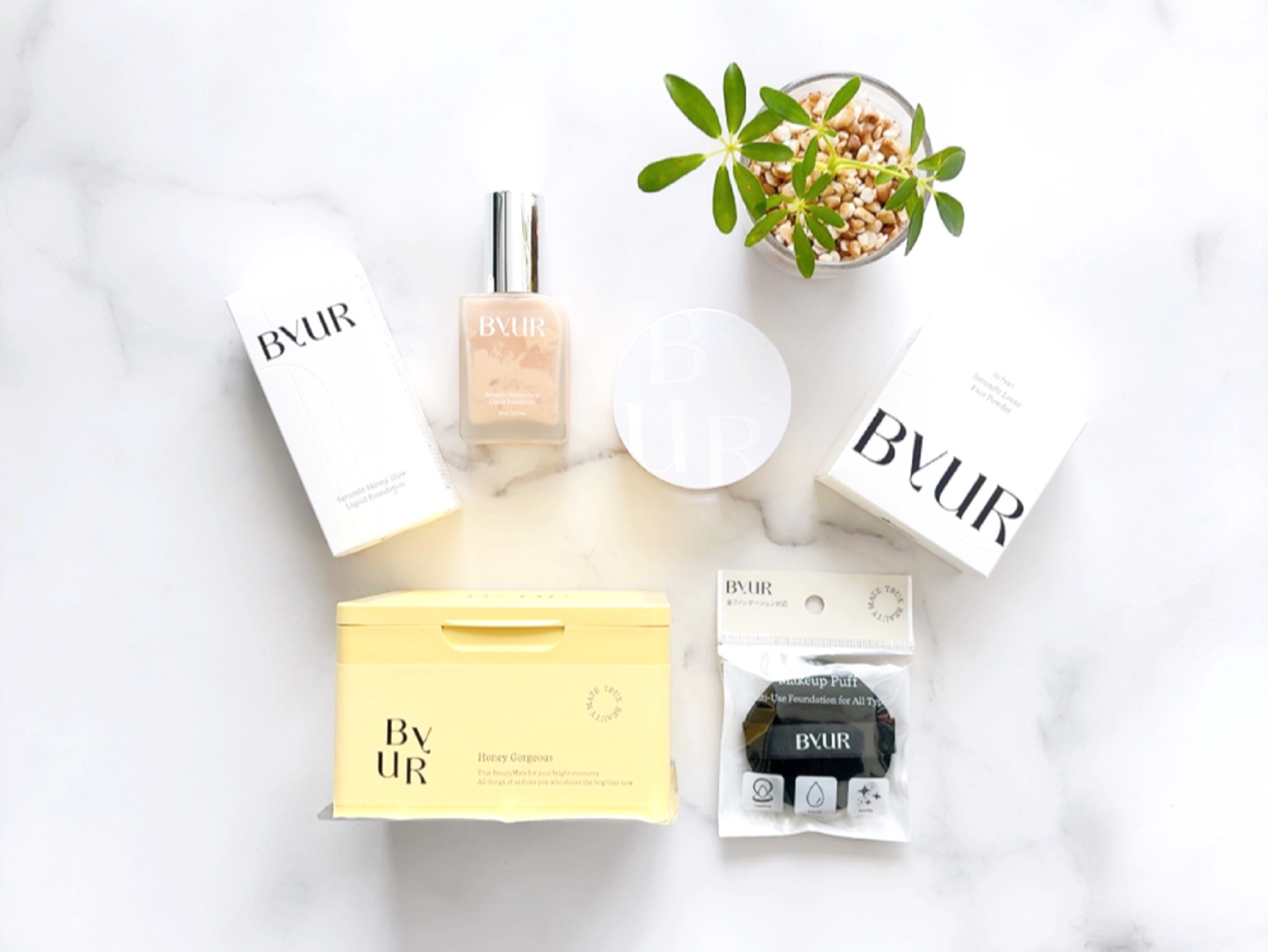 ⁡
⁡
⁡
ByUR
☑︎ バイユアセット
⁡
⁡
こちらはつるんとツヤ肌✧*。
新作リキッドファンデを含む嬉しいセットです´-
⁡
⁡
Point𓂃⧉
【セラムフィットスキニー グローリキッドファンデーション】
☑︎ 24時間うるおい美