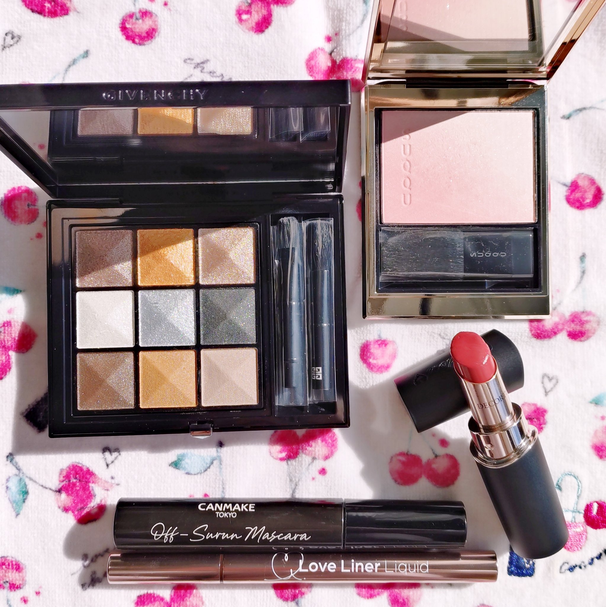 ★今日のメイク★

色に統一感あるかはわからないのだけど、GIVENCHYにSUQQUを合わせました。　
GIVENCHYのアイシャドウは発色が良くて最高すぎる。
